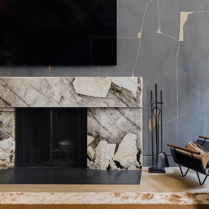 Homepolishのインスタグラム：「Where we want to curl up all day! @mkcarchitecture designed this Patagonia marble mantle for a refined and soothing finish to a modern space.   Photo: @maxb.photo」