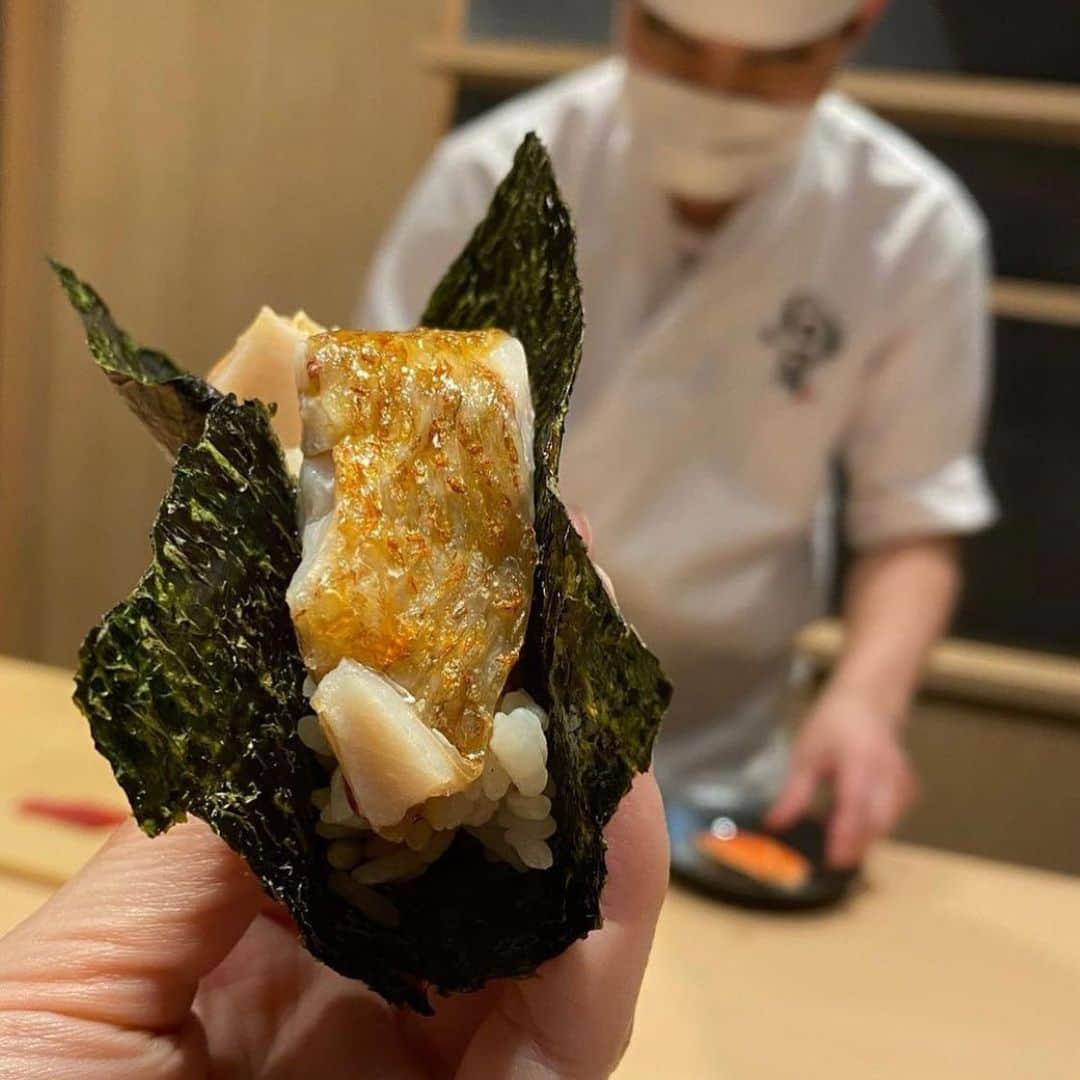 夢咲ゆめのインスタグラム：「｢寿し 向月 BINO｣  グランドオープンしたみたいで 少し前に連れてって貰ったよ✨  美味しかった😋😋😋💖  また行きたいな🥰🤍  . . #向月 #bino #お鮨 #グルメ  #愛知 #名古屋 #名駅 #錦三丁目 #錦 #錦3 #キャバクラ #キャバ嬢 #ショートカット #ヘアセット  #シャンパン #整形 #歌舞伎町 #北新地 #ミナミ #祇園 #中洲 #すすきの #nagoya #ootd #follow #followｍe」