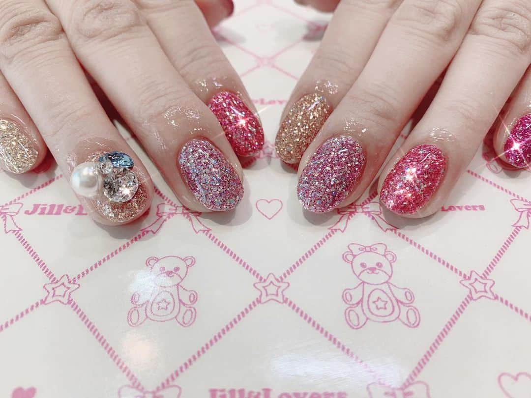 mamijinguのインスタグラム：「気分が上がるネイルは魔法🪄✨  #jillandlovers #nail #nailart #paragel #gelneil#gel #ネイル #ネイルアート #me #look #love #かわいい」