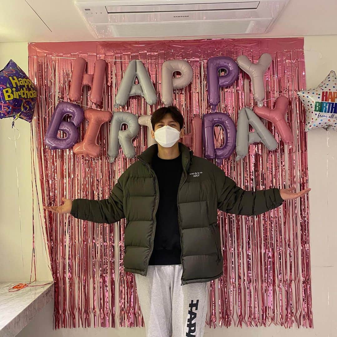 チャンミンさんのインスタグラム写真 - (チャンミンInstagram)「축하해주셔서 감사합니다😊🎂🎶」2月18日 23時03分 - changmin88