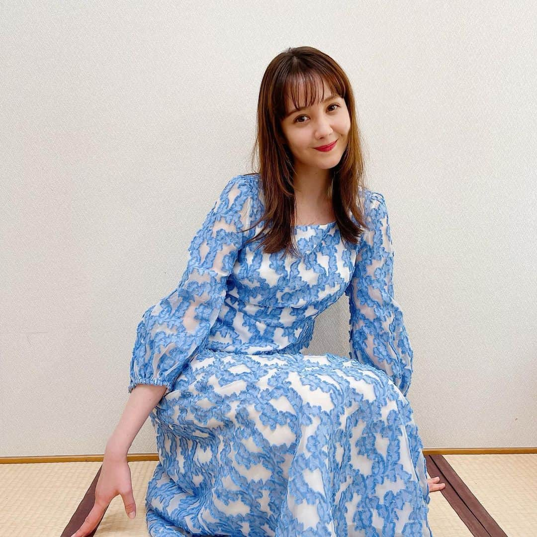 トリンドル玲奈さんのインスタグラム写真 - (トリンドル玲奈Instagram)「@masaco_teranishi のワンピース👗  お衣装で着ました🙋🏻  春気分♪  今日は遅くまでだったので、帰宅後すぐにお風呂に入ってあったまるぞ❣️」2月18日 23時07分 - toritori0123