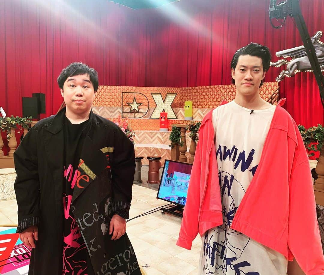 読売テレビ「ダウンタウンDX」さんのインスタグラム写真 - (読売テレビ「ダウンタウンDX」Instagram)「#霜降り明星 #スタイリストまっすーが選んだ #新しい漫才衣装 #ジャニーズのおしゃれ担当 #NEWS増田貴久 #せいやの衣装 #ヨウジヤマモトのコート #31万2400円 #ベルンハルトウィルヘルムのTシャツ #9万200円 #粗品の衣装 #ベルンハルトウィルヘルムのブルゾン #15万1800円 #ベルンハルトウィルヘルムのTシャツ #9万200円 #新しいお笑いの形 #これが第7世代 #EXIT感もある #ダウンタウンDX」2月18日 23時09分 - downtowndx