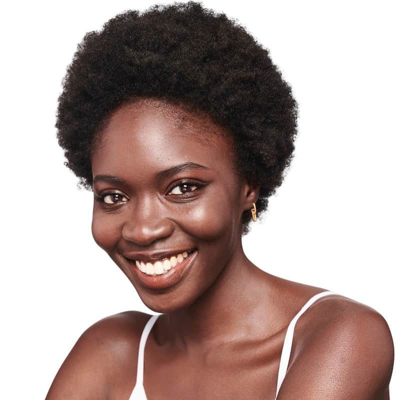 Revlonのインスタグラム：「Looking for a "your-skin-only-better" look? (Aren't we all?!) That's why we formulated our NEW #ColorStay Light Cover Foundation to be long-lasting, lightweight and infused with concentrated pomegranate 💖  Shade shown: Java (620)」