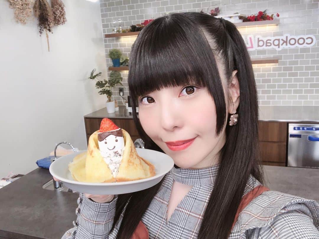 相沢梨紗さんのインスタグラム写真 - (相沢梨紗Instagram)「#りさスイーツ🙆‍♀️🍰 . みりんちゃんが「差し替え」を喜んでて。笑 . でも、わかる！お料理番組の特権！差し替え。笑 . かわいいクレープできました🍓✨ . 見逃しちゃった方は @cookpad_live のアプリ( https://www.cookpad.tv/episodes/12819 )から❣️ . . . #cookpadlive #cookpad #cofking #sweets #handmade #homemade #りさスイーツ #japan #idol #dempagumi #でんぱ組」2月18日 23時20分 - risacheeese