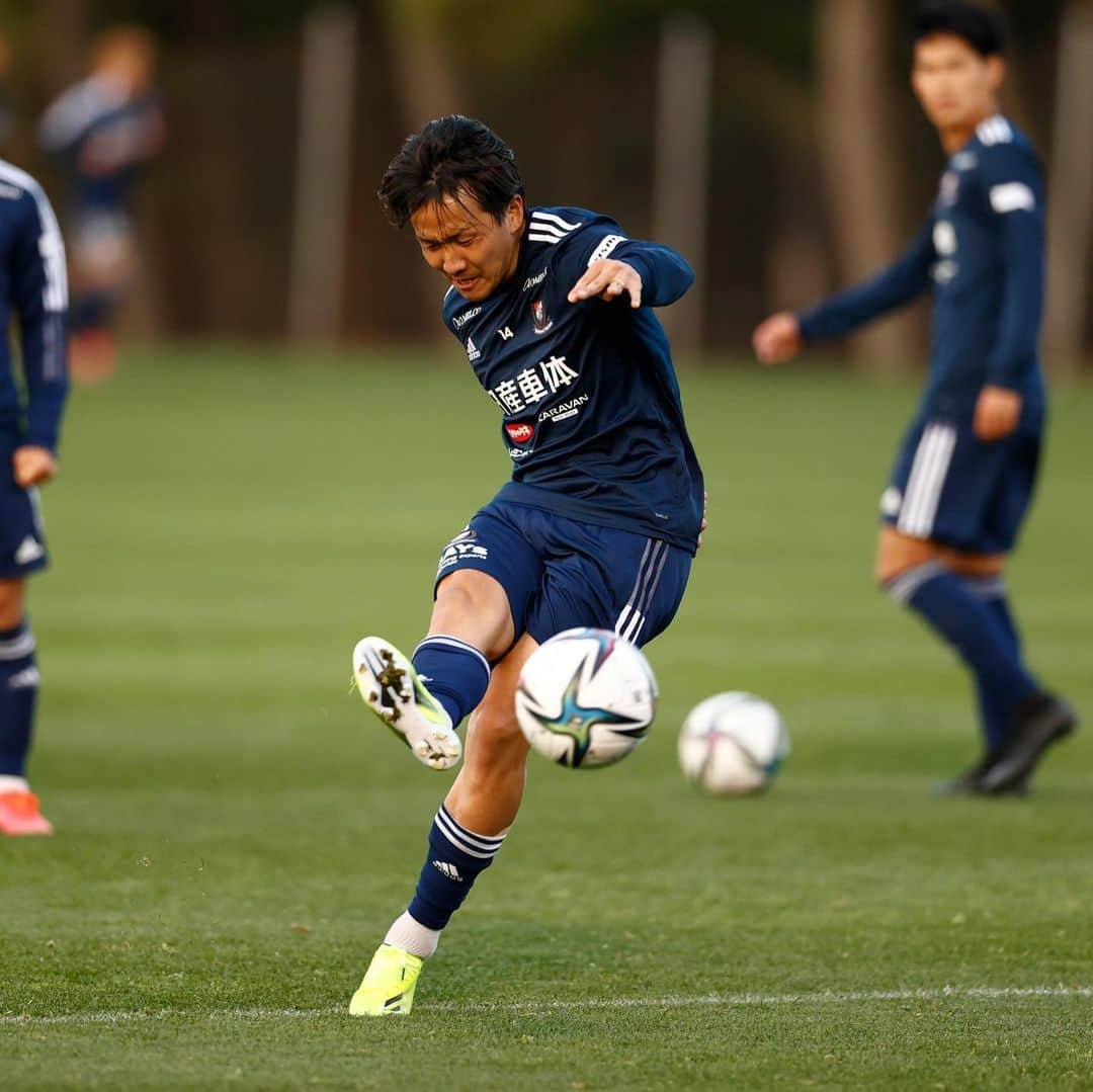 横浜F・マリノスさんのインスタグラム写真 - (横浜F・マリノスInstagram)「🦵💥⚽️🥅  #fmarinos #training #camp #キャンプ」2月18日 23時21分 - yokohamaf.marinos