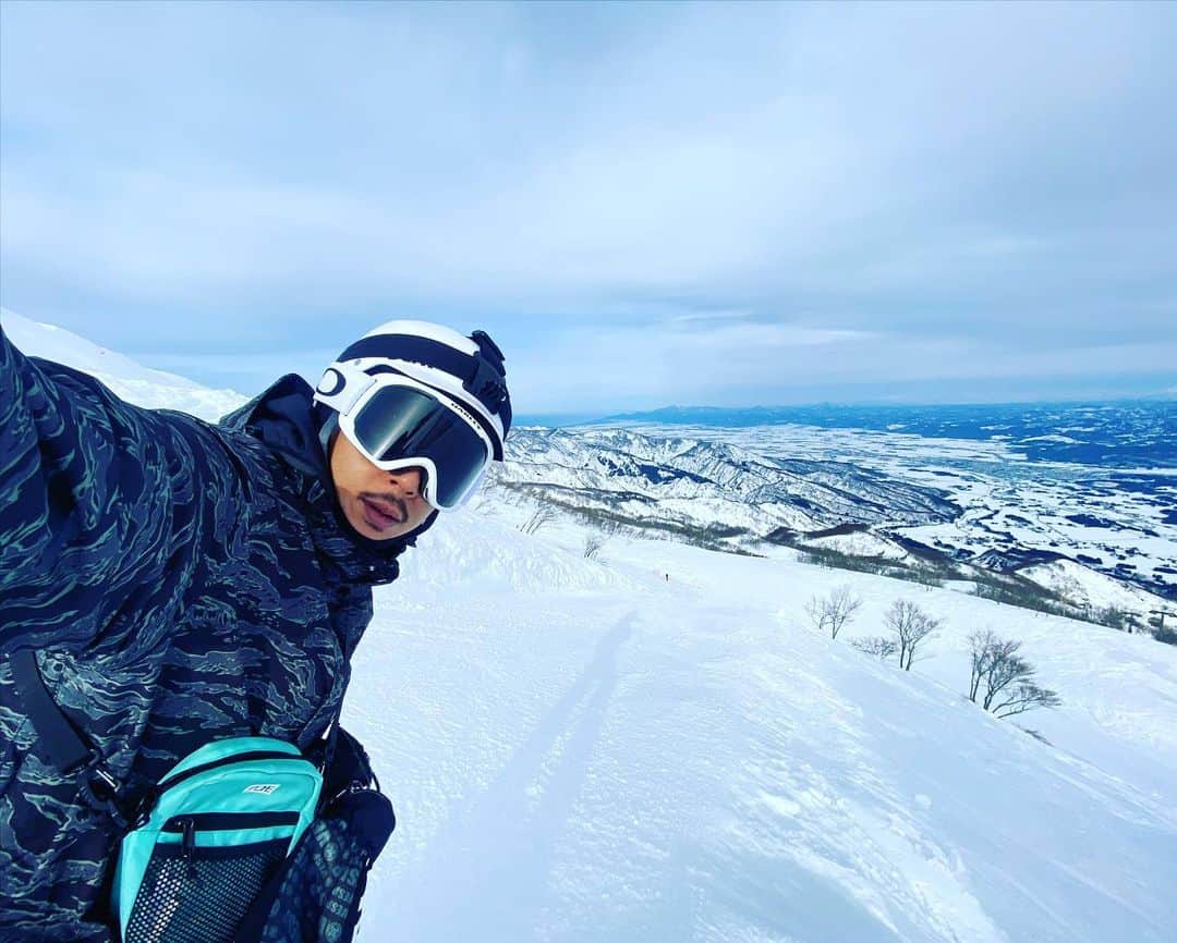 DJ HALのインスタグラム：「2020 いつかの　@lottearairesort  雪質は結構キツかった... ガリガリ君系 With @djleadhh  今シーズンも後わずか.... 滑りに行きたい⛷🎿」