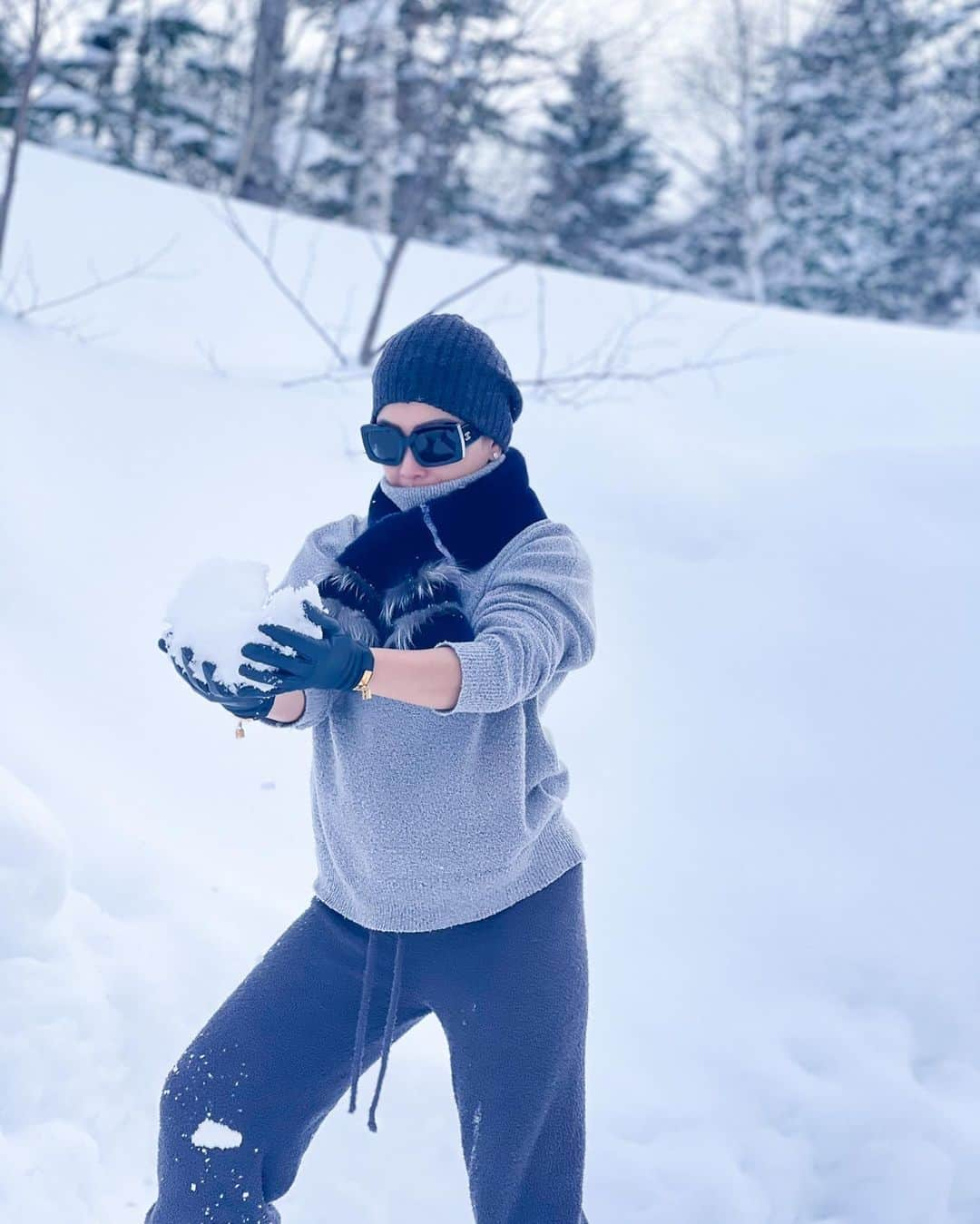 Syahriniさんのインスタグラム写真 - (SyahriniInstagram)「• WINTER WONDER WALK !  _________________ 𝓢𝓨𝓡 _______________  #PrincesSyahrini #BackInWinterWonderland #Winter_February18_2021」2月18日 14時45分 - princessyahrini