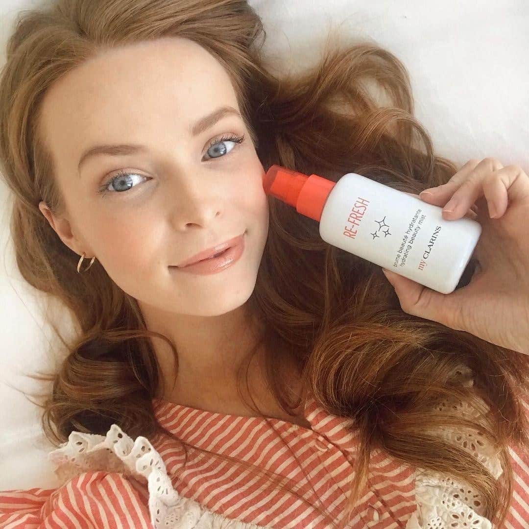 Clarins Australiaさんのインスタグラム写真 - (Clarins AustraliaInstagram)「The glowing @aoife_walsh_x is a big fan of our "gorgeous" MyClarins range, her favourite being the RE-FRESH Hydrating Beauty Mist, the perfect partner to keep skin hydrated and refreshed! "Not only are they vegan, with 88% of their ingredients coming from natural origins like fruit extracts, plants and seeds but they smell so insane I could eat them!!!” ⁣ #MyClarins #Clarins #Skincare #Routine #NaturalBeauty #HyrdatingBeautyMist #ClarinsSkincare #ClarinsAus #Refresh」2月18日 15時00分 - clarinsanz