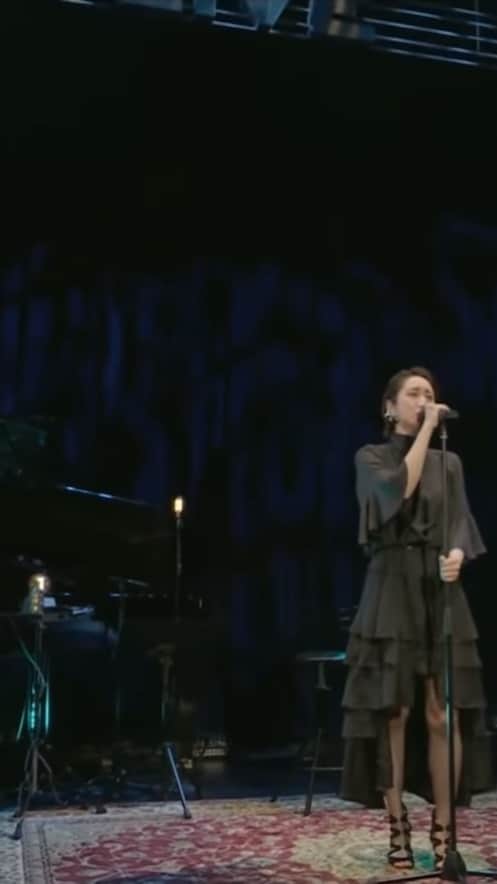 Ms.OOJAのインスタグラム：「10th Anniversary YouTube LIVE  1.はじまりの時 2.Be... 3.One way〜on my own〜 4.会いたい（カバー） 5.真夜中のドア〜stay with me〜 6.It'sOK  ギター　黒田晃年　@akitoshikuroda  ピアノ　櫻井大介　@saku_pf  マニピレーター　高島剛　@gotakashima0504   ヘアメイク　@hairmakesuga  衣装　@togaarchives   場所　@billboardlive_tokyo   制作　SEP   アーカイブは2/28まで。 Ms.OOJA official YouTube channelで楽しんでね🥰  #msooja #はじまりの時　#billboardlivetokyo #youtube #」