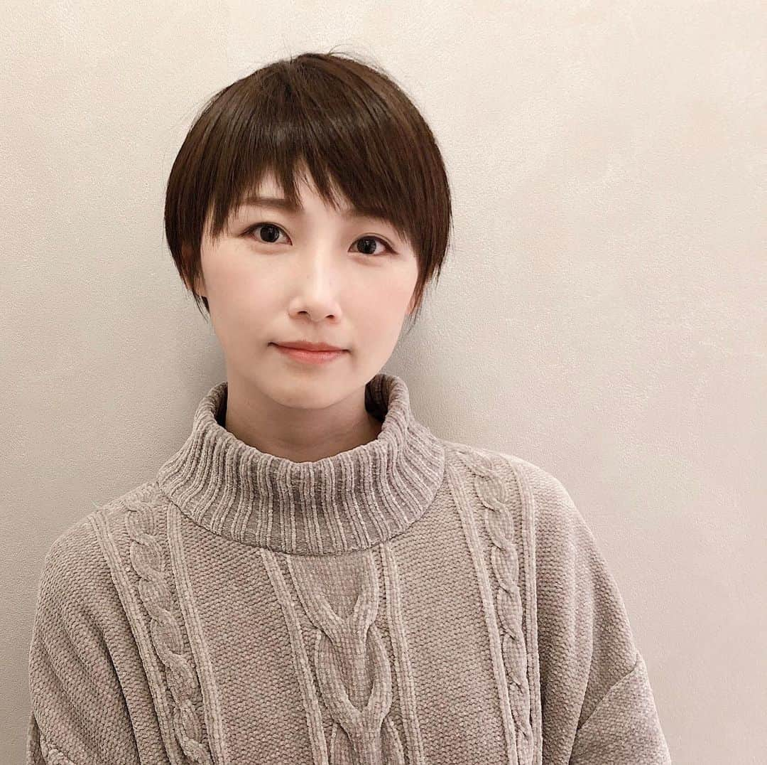 高橋志信さんのインスタグラム写真 - (高橋志信Instagram)「* * * 自由が丘＆ONEで春っぽくバッサリイメチェンしたよ𓂃 𓈒𓏸 * * * スッキリ軽くなって春がより楽しみになりました♡ 帰って息子の反応が楽しみ♪ とりあえずこれで髪を引っ張られることはなくなるかな～✦ #春ヘア #イメチェン #アンドワン #自由が丘美容室  #ショートヘア #ママヘア」2月18日 15時22分 - shinobu_0427