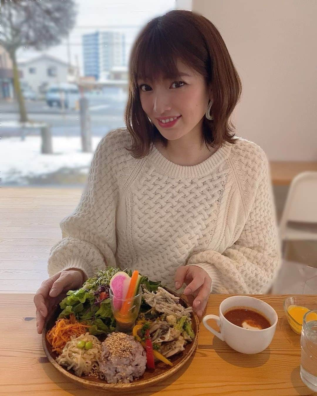 長尾麻由のインスタグラム：「いつかのカフェランチ。 体が野菜を欲しがってたから野菜をたっぷり食べました🥕  #富山生活#富山ランチ#富山カフェ#つわり終わってすぐで痩せてる頃」