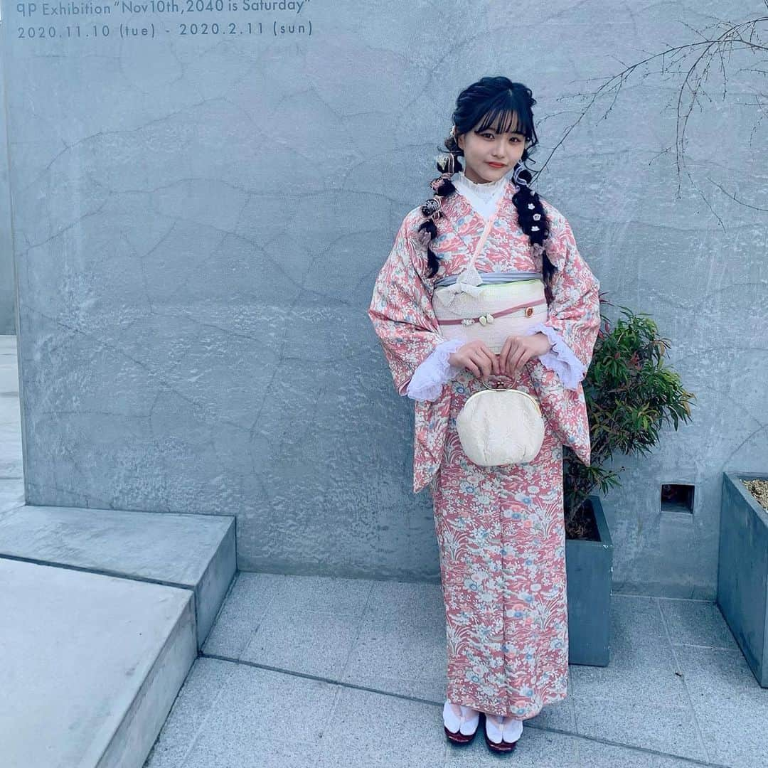 田仲埜愛さんのインスタグラム写真 - (田仲埜愛Instagram)「__Kyoto.  撮影着物が可愛すぎました❤︎ 流行りのドライフラワーで 可愛くヘアセット*☻*  DECOCOプラン🕊  お着物にインナーレースやアームカバーをつけて可愛ガーリーにしたり帯にも好きなブローチや帯飾りをたくさんつけて自分だけのオリジナルコーデがつくれちゃいます*❤︎* . . . #京都 #おしゃれ #着物 #撮影 #DECOCO #オプション #アレンジ #オリジナル #アンティーク #レトロモダン #アンニュイ #ゆるかわ #おしゃれ着物 #レンタル着物岡本  #田仲埜愛 #noa❤︎」2月18日 15時32分 - noanoa_38