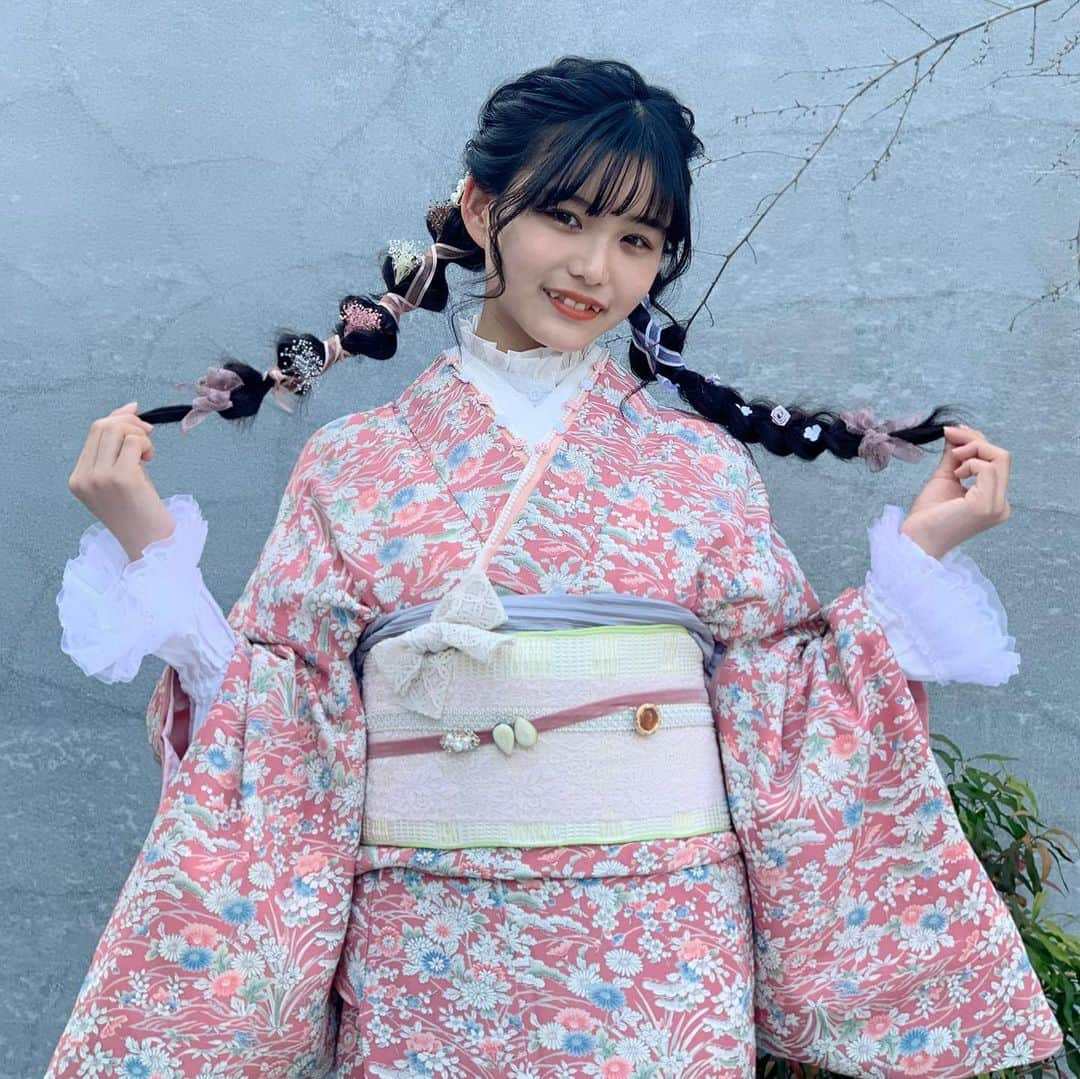 田仲埜愛さんのインスタグラム写真 - (田仲埜愛Instagram)「__Kyoto.  撮影着物が可愛すぎました❤︎ 流行りのドライフラワーで 可愛くヘアセット*☻*  DECOCOプラン🕊  お着物にインナーレースやアームカバーをつけて可愛ガーリーにしたり帯にも好きなブローチや帯飾りをたくさんつけて自分だけのオリジナルコーデがつくれちゃいます*❤︎* . . . #京都 #おしゃれ #着物 #撮影 #DECOCO #オプション #アレンジ #オリジナル #アンティーク #レトロモダン #アンニュイ #ゆるかわ #おしゃれ着物 #レンタル着物岡本  #田仲埜愛 #noa❤︎」2月18日 15時32分 - noanoa_38