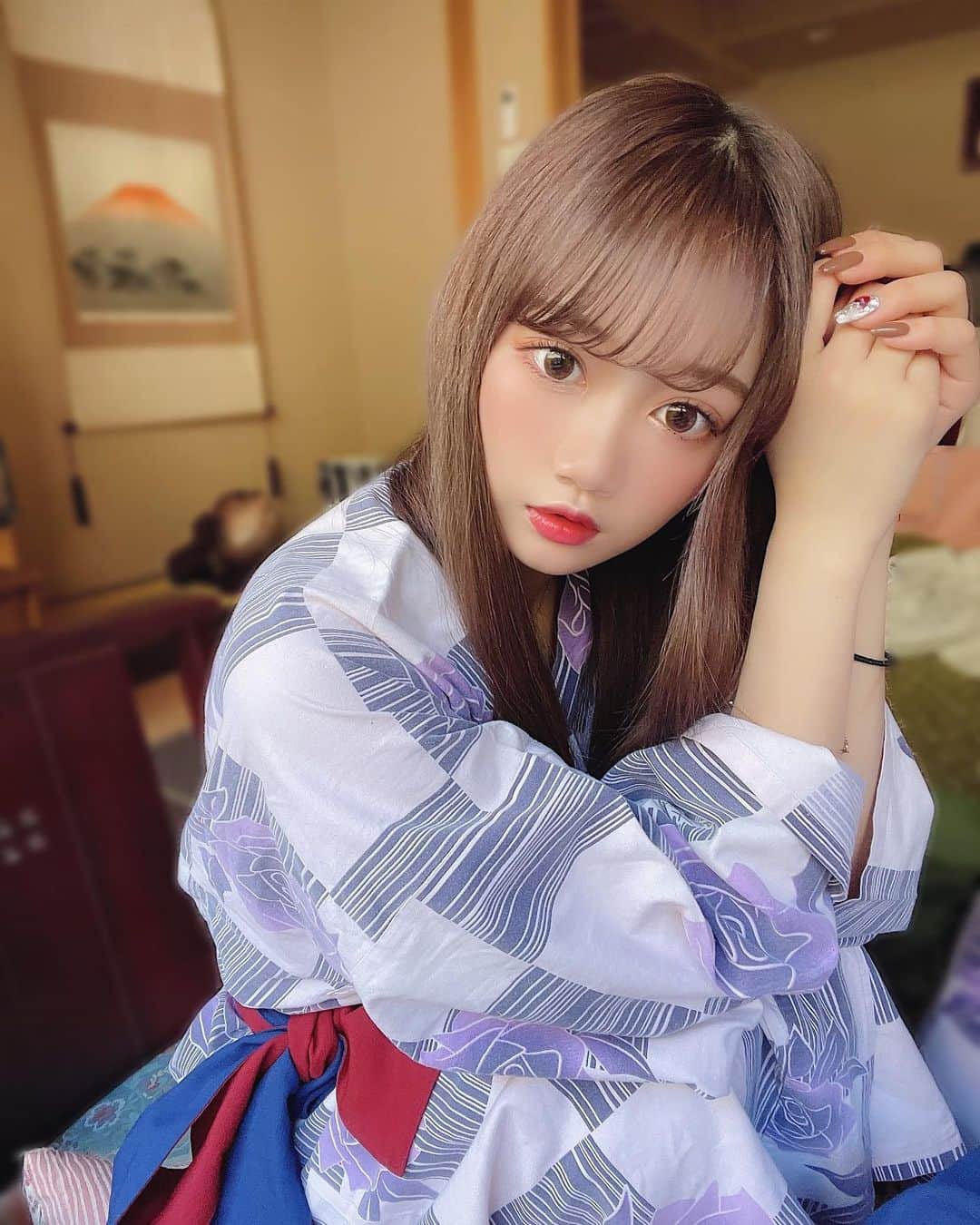 加藤夏歌のインスタグラム：「女子旅してきた🚘❤️ . 温泉大好きマンだから空間から全てが 癒しすぎた🌿 近くにあった神社にもお参りして おみくじさんは大吉⛩ . 温泉巡りしたいなぁ〜♨️」