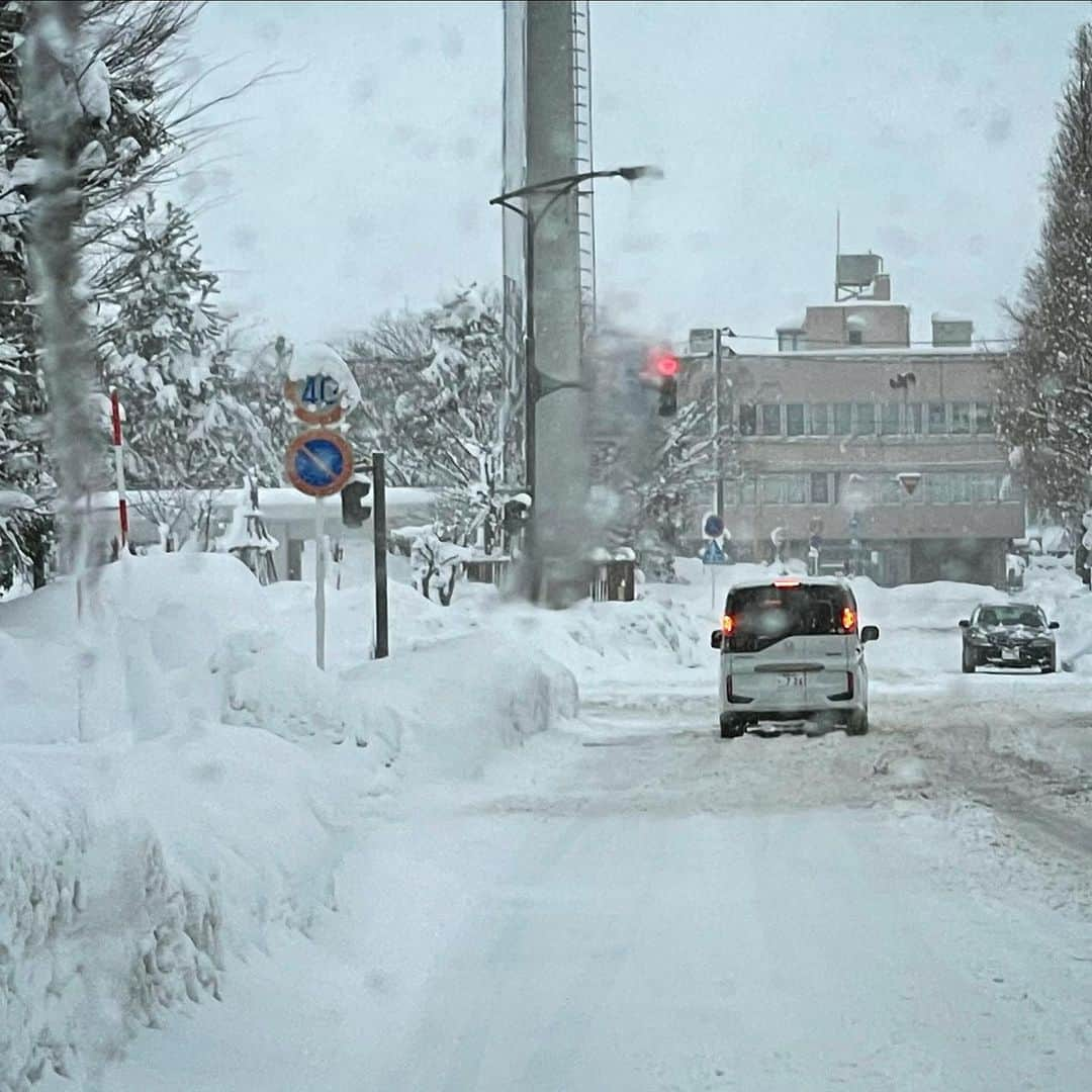 さだまさしさんのインスタグラム写真 - (さだまさしInstagram)「上越文化会館風景☃️ 市内も❄️☃️❄️ 動画はＭass@Ｍaniaのミタが、、、👀 . #上越文化会館 #さだまさし #sadamasashi #まっさマニア #まっさマニアミタ」2月18日 15時47分 - sada_masashi