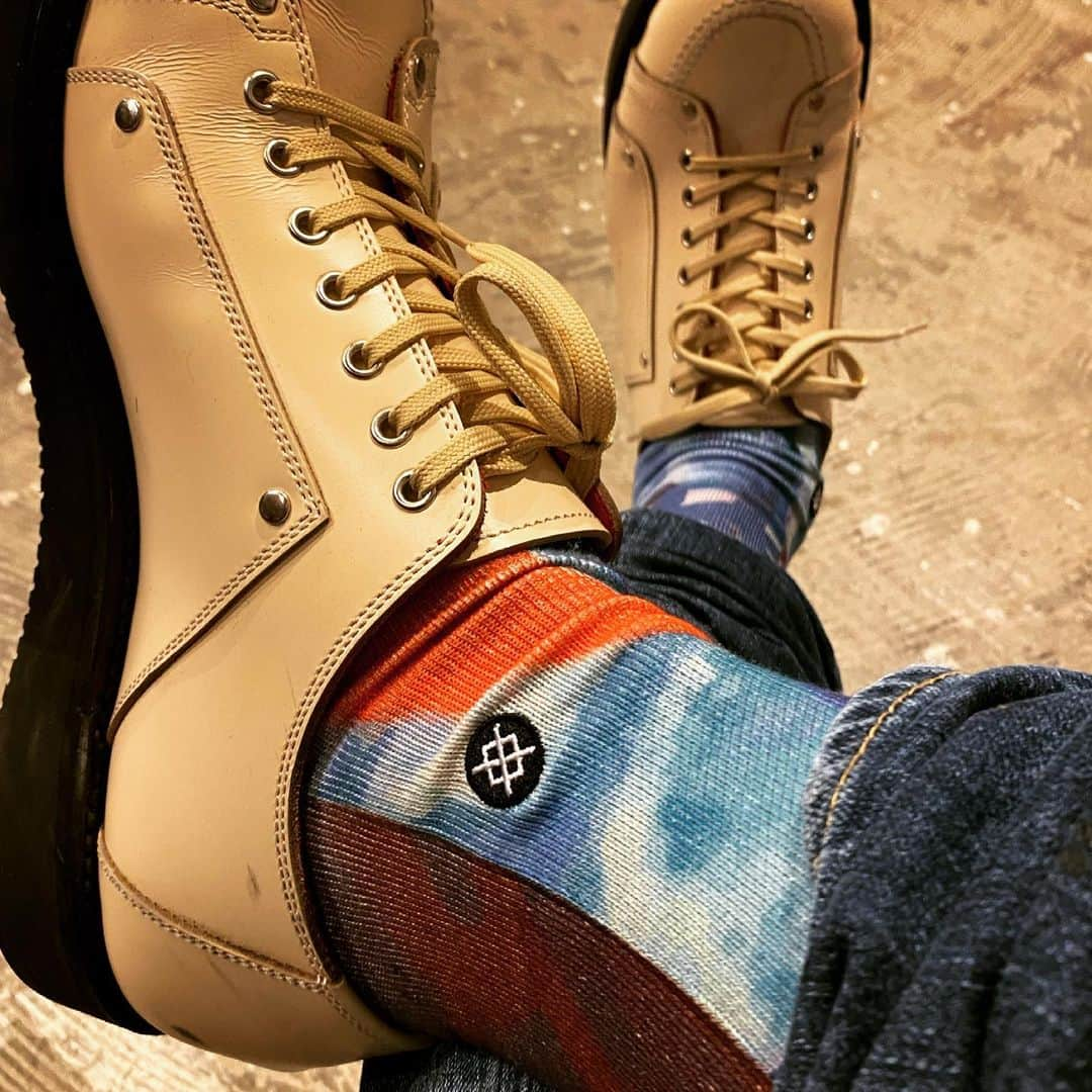 鈴木みのるさんのインスタグラム写真 - (鈴木みのるInstagram)「Today's STANCE  #stancesocks  #stance_japan  春モノのデザインを仕上げ注文しようと思ったけど…さ、寒い！何じゃこりゃ！おあずけだな。。」2月18日 15時43分 - suzuki.d.minoru