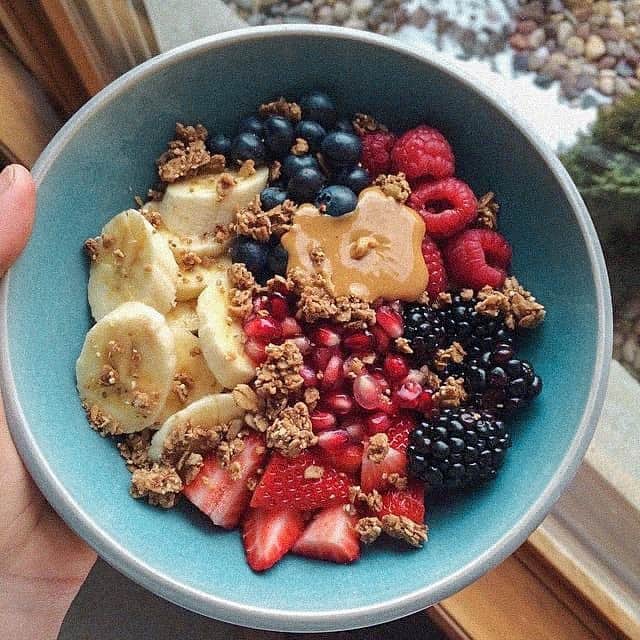 のインスタグラム：「オートミールダイエットを初めて 3日で1.8キロ痩せました🥣🥛  まだまだ調整しつつ ダイエット頑張ります💪🏻⛅️」