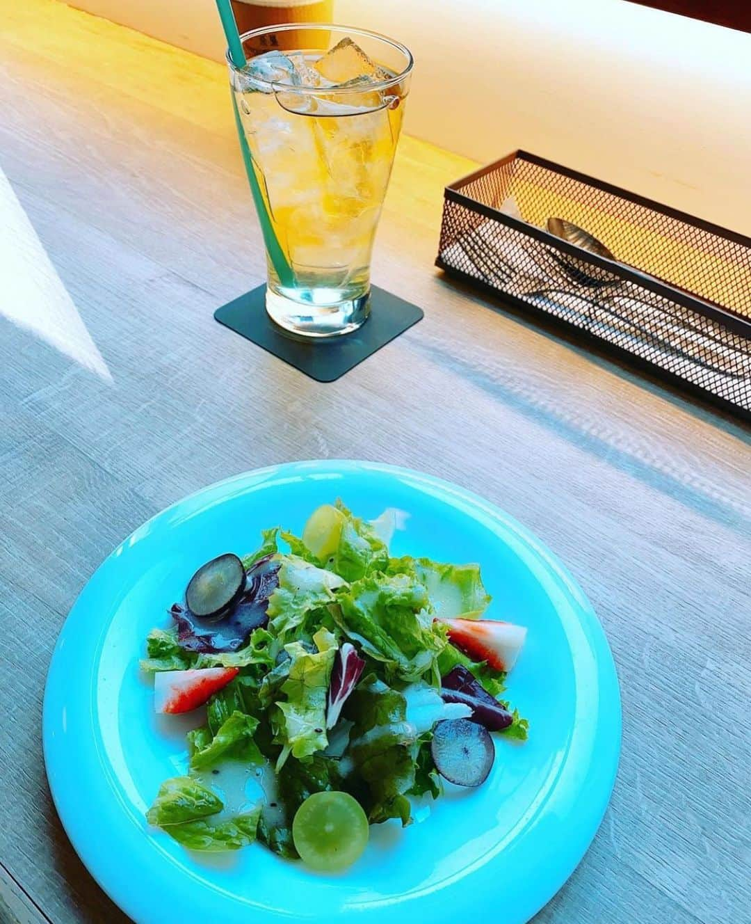 ちゃたさんのインスタグラム写真 - (ちゃたInstagram)「今日のランチ✨💕  シチュー キュウイフルーツのドレッシングサラダ デザートいちごサンド ほうじ茶  #デザート #おしゃれカフェ#food 　#lunch #カフェごはん #lunchtime  #japan  #japanesefood  #ランチタイム  #デザート #カフェ好きな人と繋がりたい #落ち着く空間 #beefcutlet #美味しいもの好きな人と繋がりたい #食べ物グラム #めしてろ　#カレー  #隠れ家カフェ #カフェスタグラム #カフェ巡り  #プレートごはん #プレートランチ #お昼#フード #Instafood#食べ物 #古民家カフェ  #食べ物好きな人と繋がりたい  #古民家 #飯テロ」2月18日 15時52分 - c.h.a.t.a.13