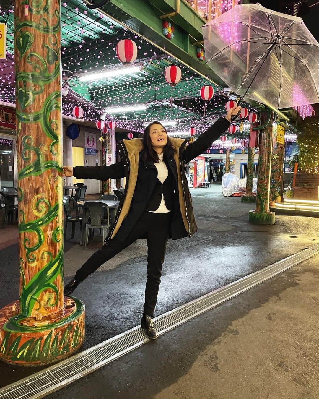 片山萌美のインスタグラム：「花やしきにて シェルブールの雨傘 的な？（全然ちがう。笑）  #強行犯係樋口顕　 #テレビ東京　 #金曜日夜8時  #tver  #ネットもテレ東　 #moemikatayama」