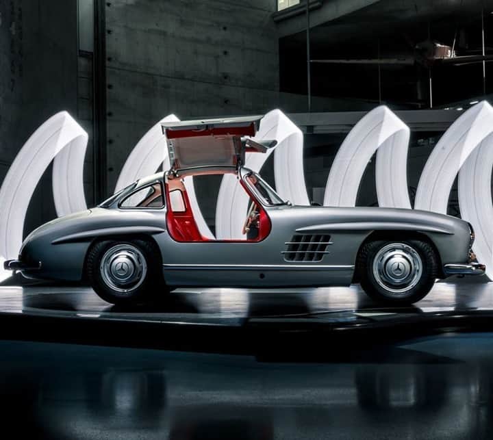 メルセデス・ベンツさんのインスタグラム写真 - (メルセデス・ベンツInstagram)「Our Mercedes-Benz 300 SL from the @mercedesbenzmuseum is getting ready to fly. What is your absolute dream car?  📷by @riccispeckels #MercedesBenz #MBclassic」2月18日 16時00分 - mercedesbenz