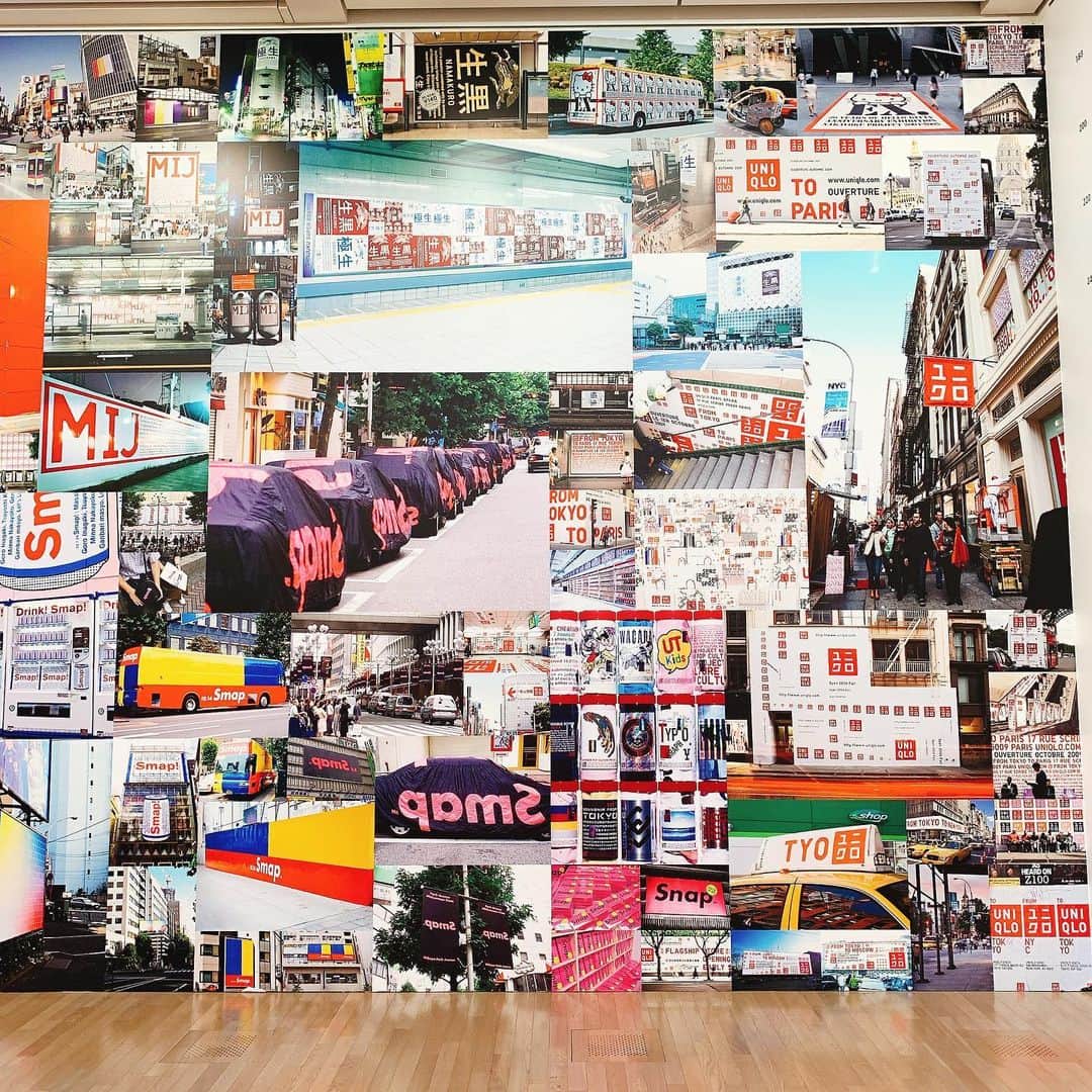 のインスタグラム：「「佐藤可士和展」国立新美術館  六本木で打ち合わせあったのでその前に行けた。  本人の音声ガイドを聴きながら、我々の生活にガッチリ入り込んだデザインの数々を見ていくという体験、すごい面白いです。そして、徹底的にロジカルに説明してくれるのにも驚きました。 意志があって、分析と戦略もあって、感性を暴れさせるというか。  見れてよかったなー。」