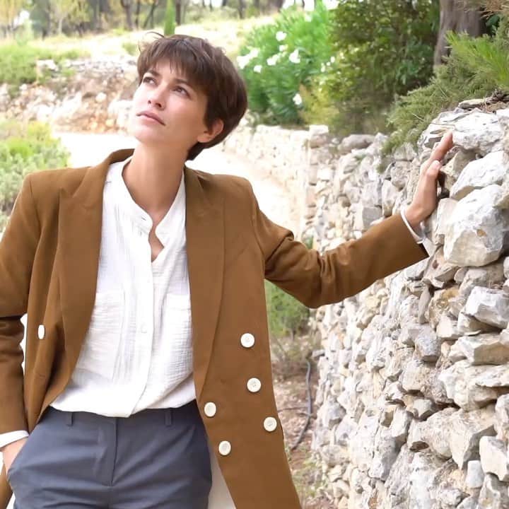 のインスタグラム：「Escale en Provence Nouvelle Collection Printemps/Été 2021 disponible en ligne. — Provence getaway New Spring/Summer 2021 Collection available online.  www.inesdelafressange.fr  #InesdelaFressangeParis #InesdelaFressange #InesSpringSummer #SS21」