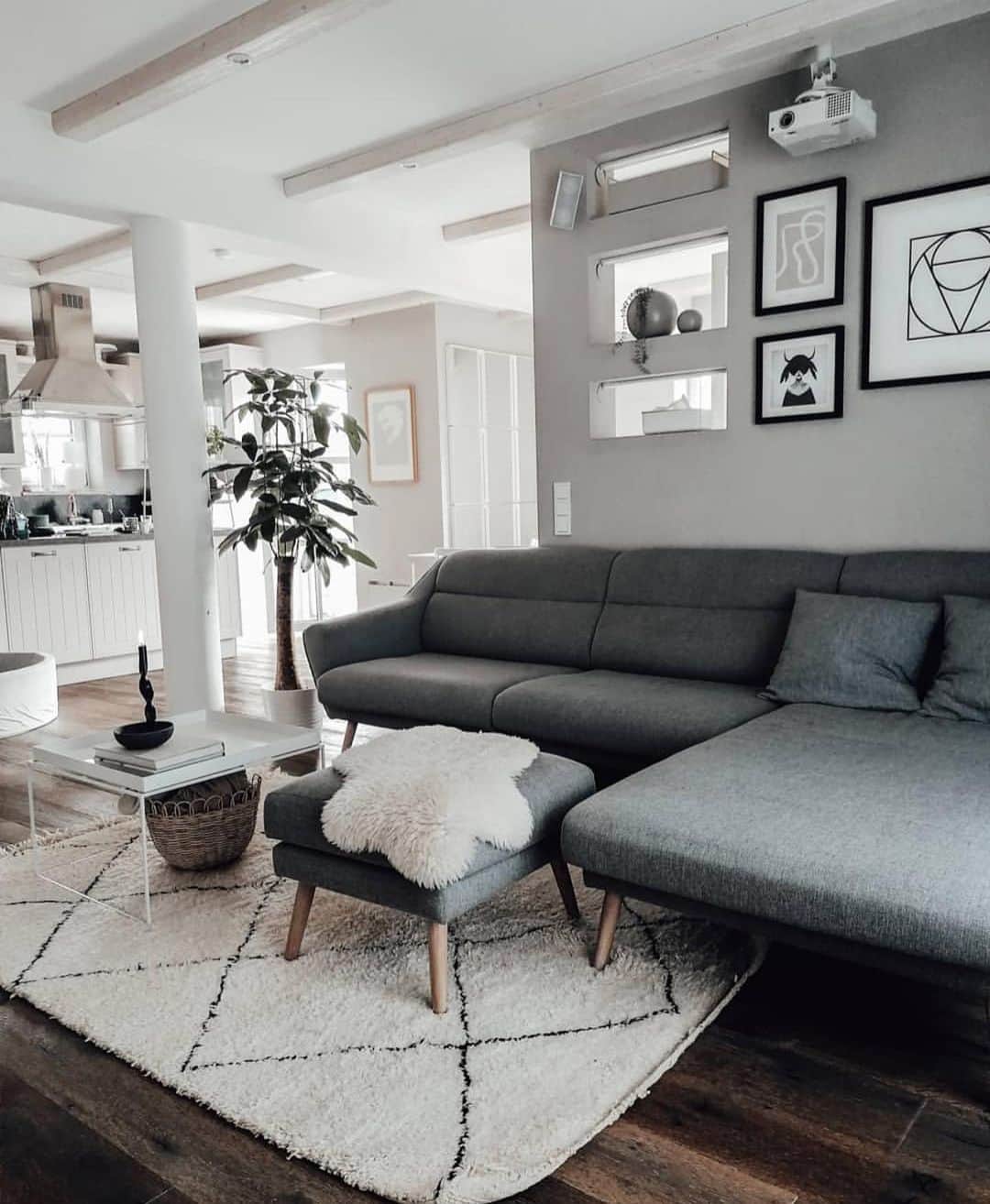 My Interiorのインスタグラム：「Wish you a wonderful Thursday from the home of @dani_liveandlove」