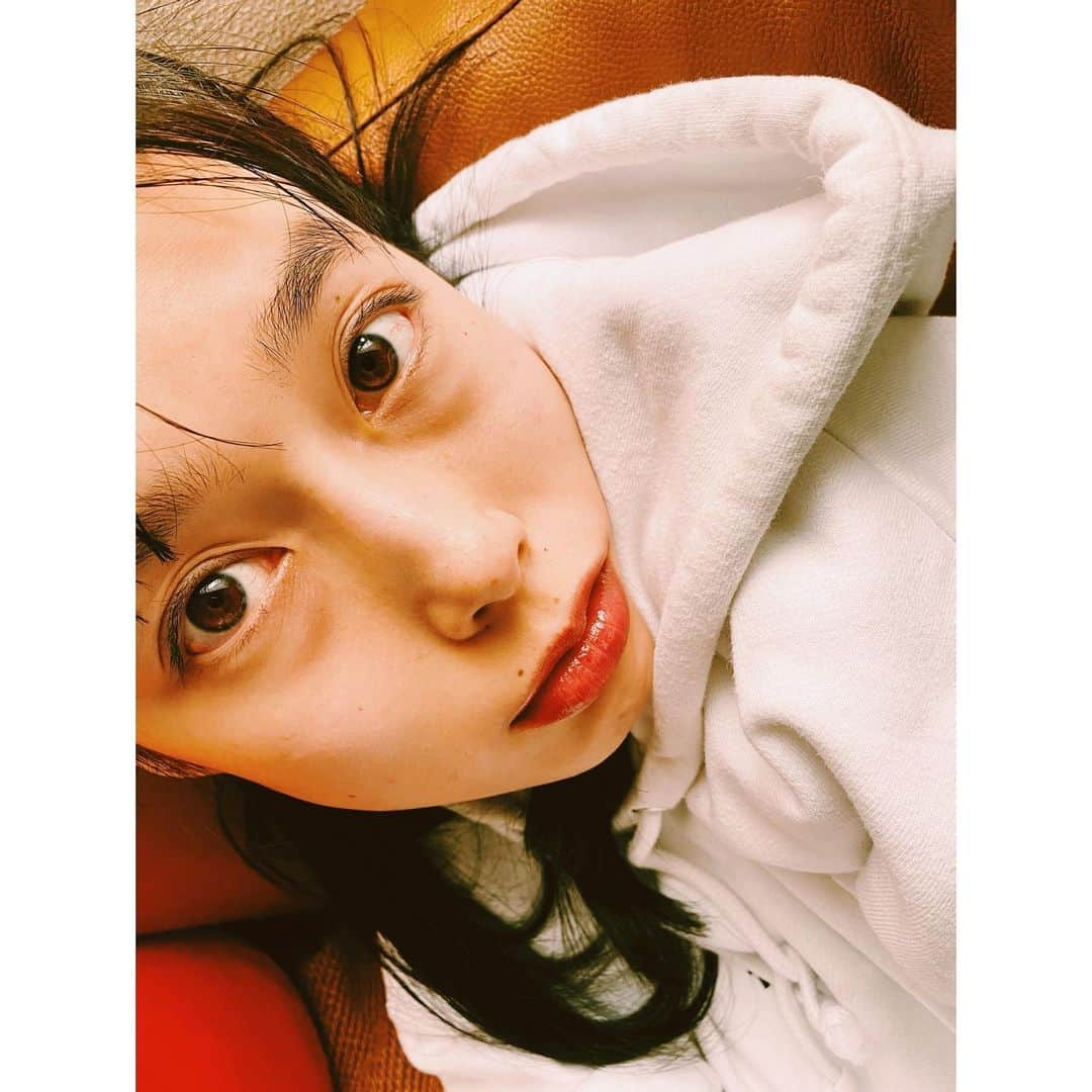 吉倉あおいさんのインスタグラム写真 - (吉倉あおいInstagram)「きべっちのりっぷ。 ローズの香りにうるるんっ。 発色も良くてラフに塗れるからお気に入りー♡  @roselabo.japan @kibeburu」2月18日 16時28分 - aoi_yoshikura