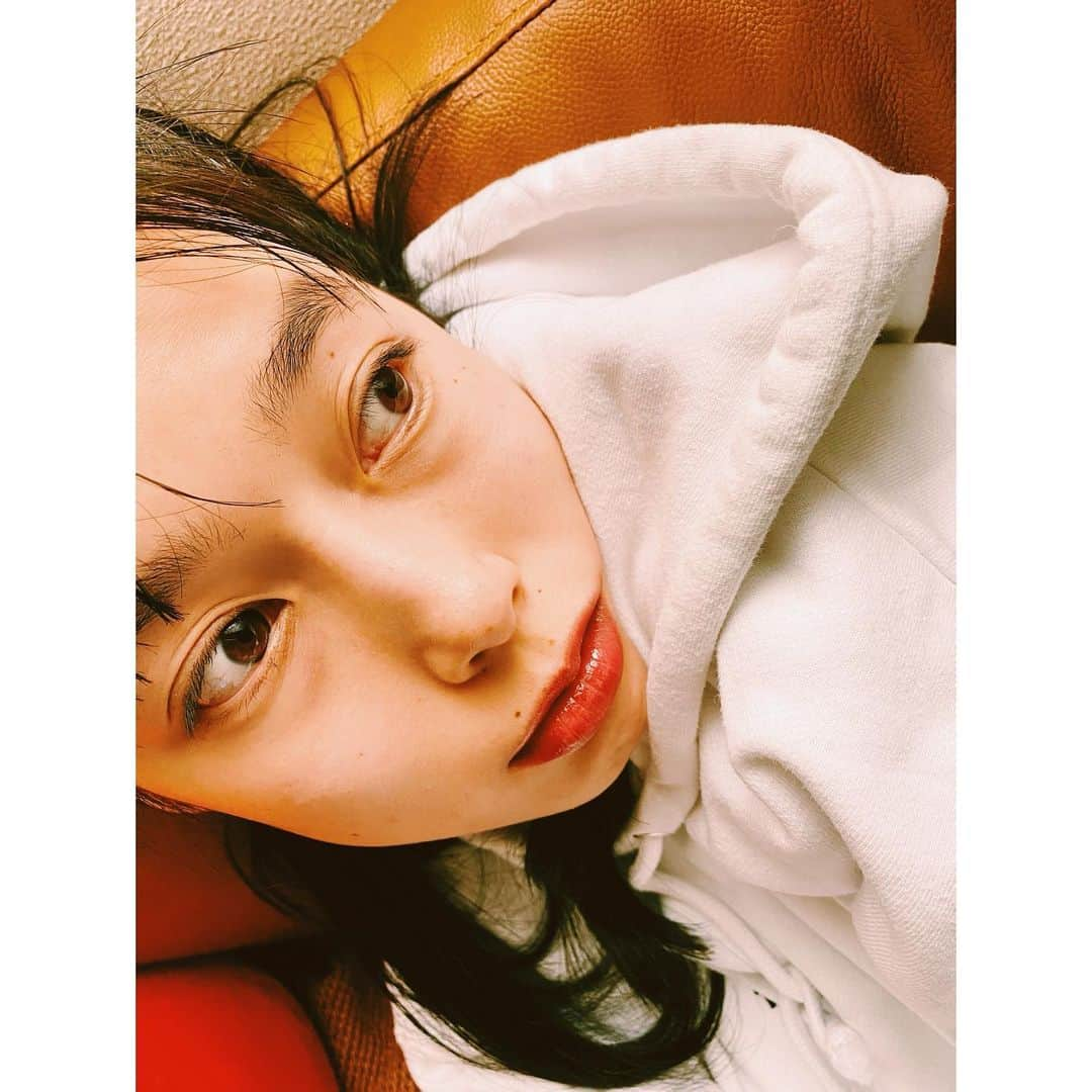 吉倉あおいさんのインスタグラム写真 - (吉倉あおいInstagram)「きべっちのりっぷ。 ローズの香りにうるるんっ。 発色も良くてラフに塗れるからお気に入りー♡  @roselabo.japan @kibeburu」2月18日 16時28分 - aoi_yoshikura