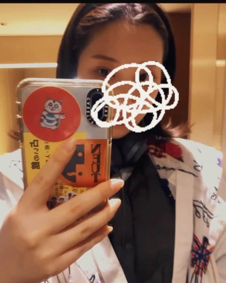 小笠原星のインスタグラム：「👣 アウターは、ままが若い頃着てたもので インナーはカーキのウルトラライトダウンと白タートルネック どちらもユニクロだよ〜優秀よね😢」