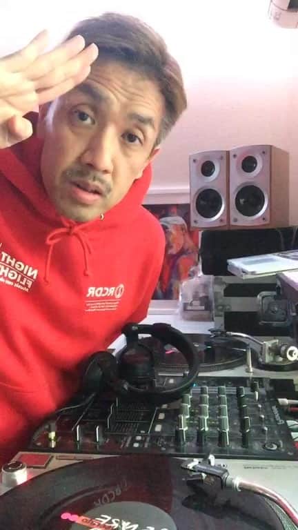 のインスタグラム：「live on Twitch 5pm start😎☝️」