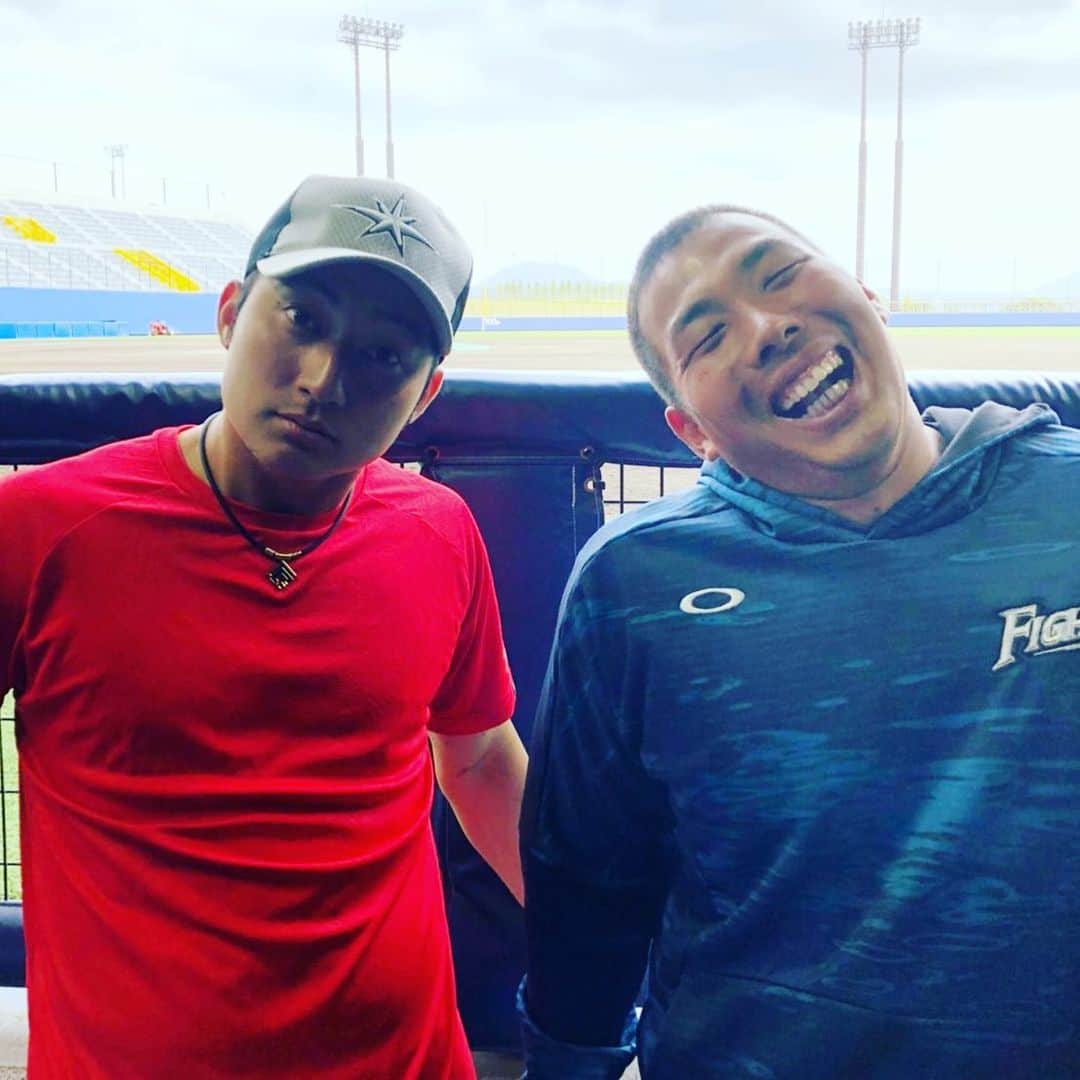北海道日本ハムファイターズさんのインスタグラム写真 - (北海道日本ハムファイターズInstagram)「#ちょば な #淺間大基 選手と #樋口龍之介 選手😤  #ちょばとは横高用語 #超バッティングいいの略 #沖縄キャンプ」2月18日 16時54分 - fighters_official
