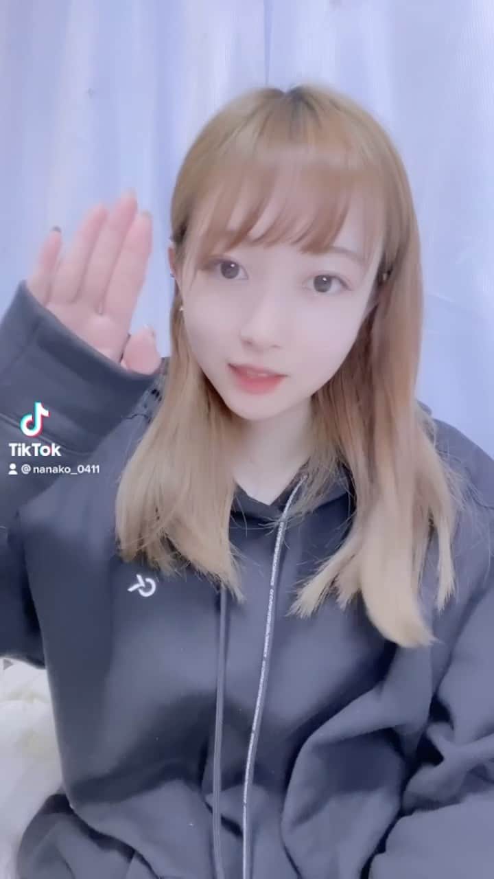 大崎菜々子のインスタグラム：「間違えて15秒で撮っちゃったNG動画😂  #留年女子大生 #卒業  #横浜美少女図鑑 #ラジオパーソナリティー #我的最愛  #fashiongram #좋아요 #팔로우미 #오오티디  #패션  #패션스타그램#셀피 #셀카 #셀스타그램 #ストリートコーデ #CalvinKlein #model #cosplayer #l4l #girl  #cute #instagood #色白女子 #ブルベ夏 #ギャルしか勝たん  #makeup #cosmetics」