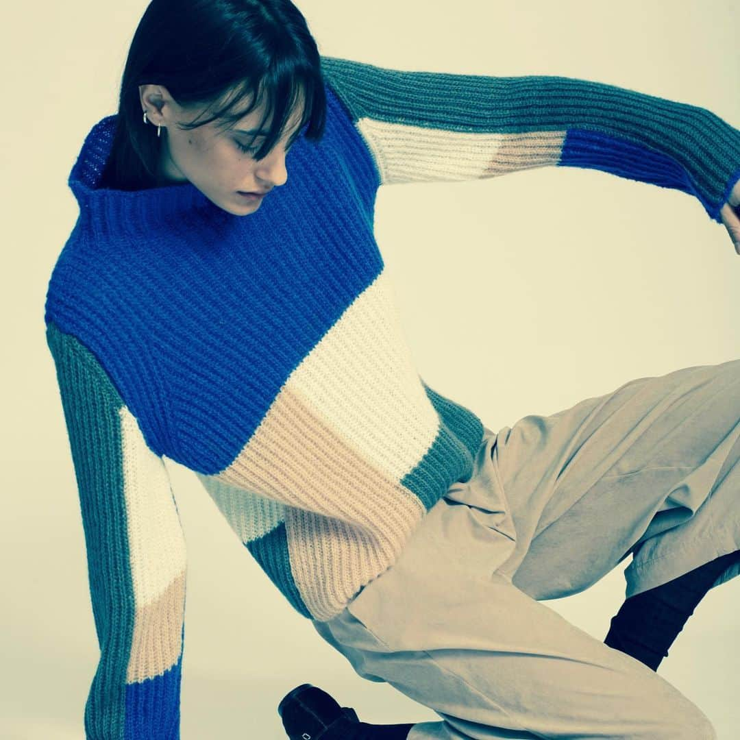 コレクションプリヴェさんのインスタグラム写真 - (コレクションプリヴェInstagram)「collection PRIVĒE? FW 21/22  Mosaic knitwear #collectionpriveeofficial  • • • • • #newcollection #fashionista #fw2122 #mosaic #knitwear #mohairandleather #madeinitaly #contemporary #iconic #womenswear #totallook #readytowear #mfw #knitwearaddict #womenstyle」2月18日 17時02分 - collectionpriveeofficial