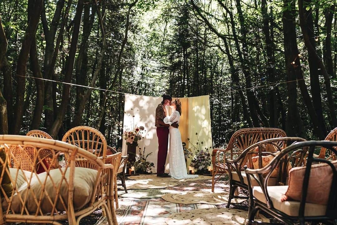 ミナさんのインスタグラム写真 - (ミナInstagram)「“Kirsty Mackenzie and I were keen that our interpretation of ‘Boho wedding decor’ was stand out. ‘Boho’ often means pampas grass and macrame (and while we’re a big fan of both!) we were keen to show couples you can achieve all the boho vibes without these elements.” Nikki @toasthq  I often get dress loan requests for bohemian styled shoots but this one was slightly different. I see this shoot as a story of a nomad couple getting married hidden in the woods. There’s something really magical about it! Joel and Savannah from @theroyalcouple_sj were so cute and Joel even surprised Savannah by reading a love letter he had prepared for the shoot day. ❤  P.S. I don’t think I’ve ever drooled this much going through pictures from a styled shoot before. The colourful vegan feast by @gracefully_grazing looked absolutely delicious! 😋  ⭐️Head to @rockmywedding website to see the rest of the pictures of this beautiful shoot featuring our Wylie dress. ⭐️  Venue: @longtonwood  Photography & Concept: @kirstymackenziephotography  Stylist, Props & Concept: @toasthq  Flowers: @_anniefern_  Cake: @avantgardecakestudio  Stationery: @sundownpaper  Hat: @gigipip  Suits: @greshamblake  Real Couple: @theroyalcouple_sj @_savannadarnell @iamtheroyalguard  Headpiece & Button hole: @f.o.l.k.y.d.o.k.e.y  Bridal Accessories: @thevamoose  Vegan Grazing Table: @gracefully_grazing  Hair & Make-up Advice: @joyceconnormakeup  Tableware: @elvis_robertson_ceramics  Glassware & Table Hire: @placesettings_   #indiebridelondon #indiebride #nomadbride #nomadwedding #bohoweddings #bohemianwedding #bohemianweddings #folkwedding #bohoweddinginspiration #bohoweddingideas #bohoweddingdress #folkbride #bohobrides #bohemianbride #bohemianbrides #festivalbride #festivalbrides #festivalwedding g #festivalweddings #tipiwedding #teepeewedding #bohochicwedding #retrowedding #outdoorsweddings #forestwedding #outsidewedding #naturewedding  #festivalwedding #rusticweddings #countryweddings」2月18日 17時10分 - indiebride.london