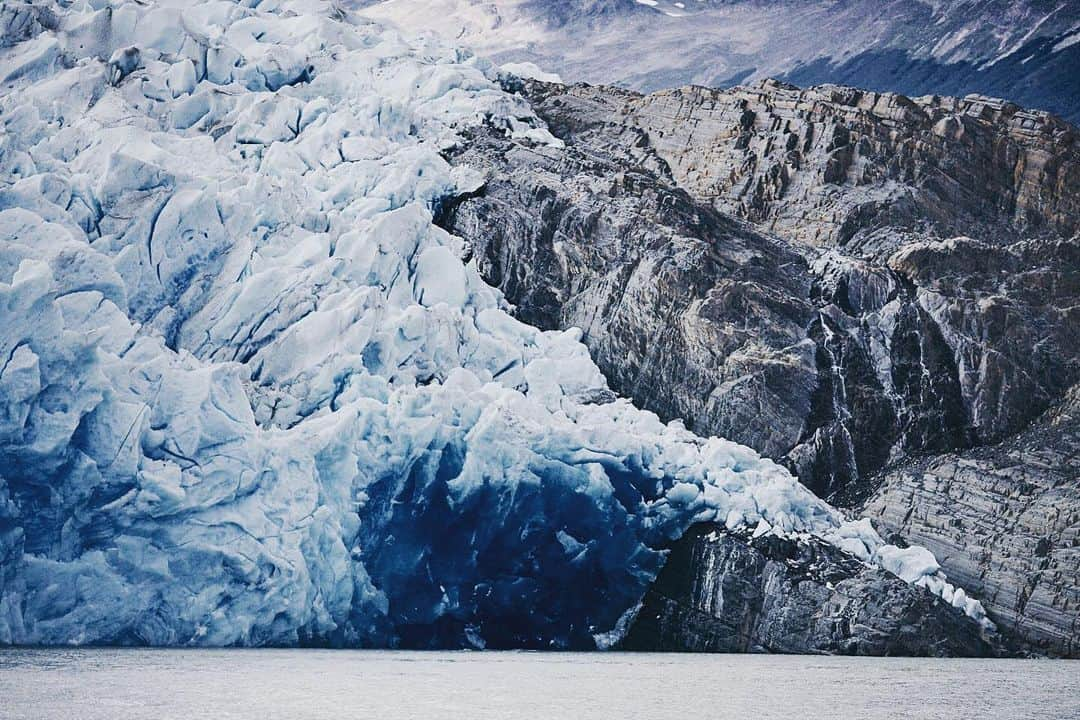 柏倉陽介のインスタグラム：「Glacier . . Patagonia . . . #photography #nature #naturephotography #earthfocus #wildernessculture #natgeo #nationalgeographic #natgeotravel #landscapephotography #discoverearth #landscape #mytravelgram #photooftheday #picoftheday #travelgram #beautiful #life #follow #igers #travel #撮影 #写真」