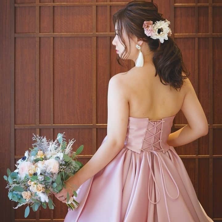 KIYOMIZU京都東山 公式さんのインスタグラム写真 - (KIYOMIZU京都東山 公式Instagram)「. 結婚式は女性が輝く晴れ舞台＊ ピンクのカラードレスが 柔らかい印象で、可愛らしい雰囲気に♩ こだわりの花嫁コーディネートも しっかりとお写真に残しましょう＊ . ---------------------- . @kiyomizu_kyoto_higashiyama をフォローし 【#kiyomizu京都東山】で検索してくださいね❖ . #スタイルズ花嫁  #KIYOMIZU京都東山  #KIYOMIZU花嫁  #ブライダルハウスtutu #シェアーズヘアメイク #結婚式 #披露宴 #京都花嫁 #ウェディング #挙式 #式場探し #結婚準備 #プレ花嫁 #結婚式場 #ブライダルフェア #結婚式レポ #大人花嫁 #令和花嫁 #ドライフラワー #大人可愛い #ドレス #ウェディングドレス #カラードレス #花嫁コーデ #花嫁コーディネート #花嫁ヘア #バックショット #ピンクドレス #ウェディングフォト」2月18日 17時13分 - kiyomizu_kyoto_higashiyama
