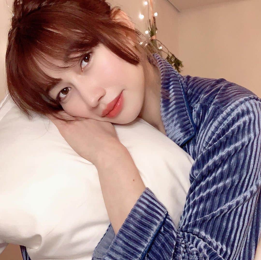 山本ソニアのインスタグラム：「眠れる絵本の読み聞かせ🇫🇷💭  フランス語のリスニングとしても活用できると思うので(1番の目的だけど😂)、 寝てもいいし、ちゃんと聴くも良しの動画是非チェックしてね🥱🤍  次回はどんな絵本読もうかな📚？  #Youtube#フランス語#フランス語勉強中#フランス語学習#フランス語初心者」