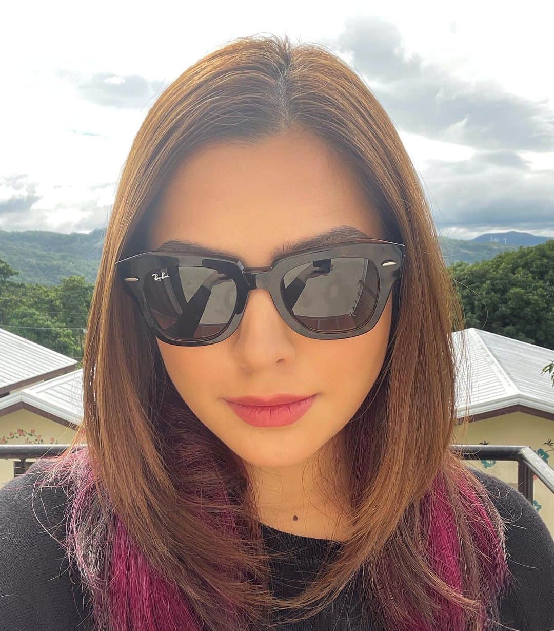 Alexa Ilacadさんのインスタグラム写真 - (Alexa IlacadInstagram)「I’ve always been a wearer of sunglasses outdoors to protect my eyes from the harmful UV rays. 🌞 And when it comes to eyewear and eye services, Vision Express is the only shop I go to. They have a huge selection of authentic designer eyewear, Rayban, Prada, Bvlgari, name it they have it! 😍 And what I love about them is they are actually the first and only in the Philippine industry who provides UK’s Most Advanced 7 step Eye Exam! 😎🤓♥️ #VisionExpressPH #VisionExpressPHTrinoma #visioncustomizedforyou」2月18日 17時23分 - alexailacad