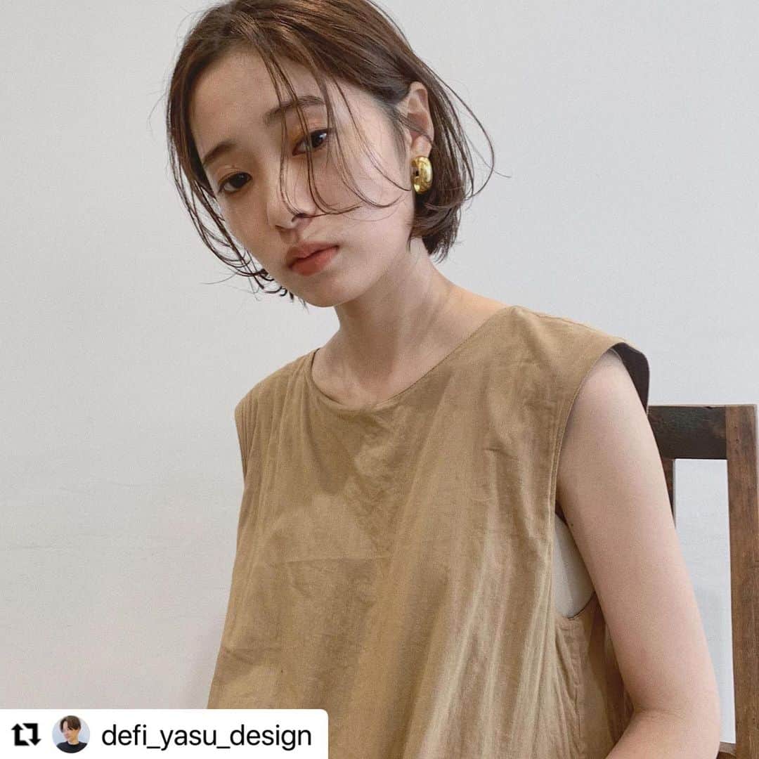 のインスタグラム：「#Repost @defi_yasu_design with @make_repost ・・・ 撮影♪ . . . camera  @defi_yasu_design  hair  @defi_yasu_design  . . .  ・休日　シフト制 ・営業時間　平日11時〜21時 　　　　　土曜.祝日10時〜20時 　　　　　日曜10時〜19時 ・予約方法　InstagramのDM(-30%) 　　　　　　ホットペッパー  　　　　　　電話(0663438887)  #throwcolor #スロウカラー」