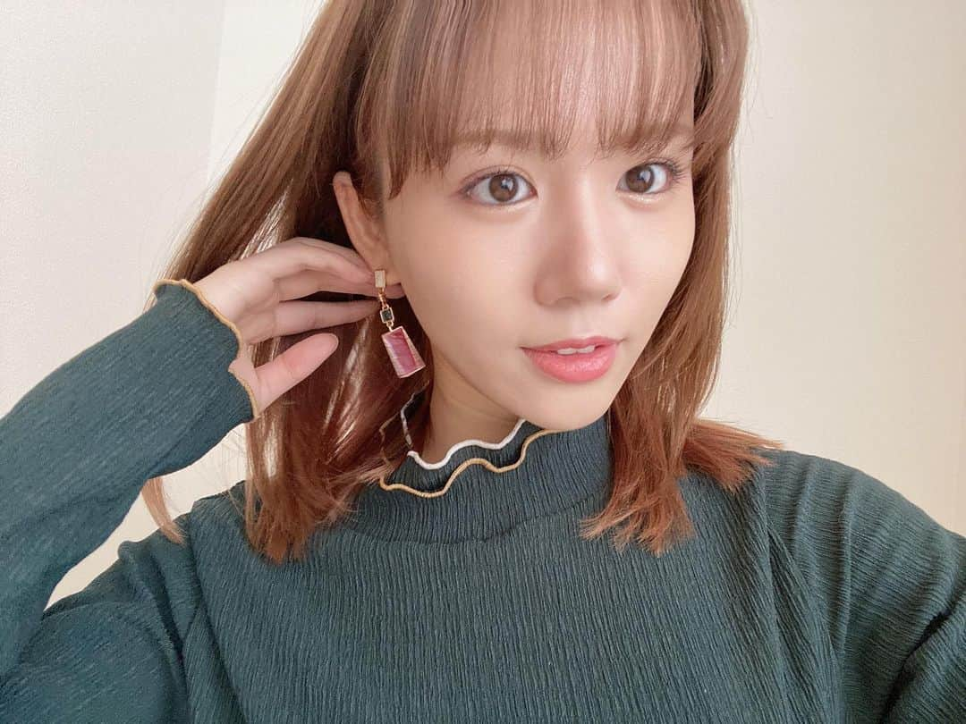 原望奈美さんのインスタグラム写真 - (原望奈美Instagram)「#haircolorchange ✨ ⁣ ⁣ ⁣髪色また少し変えました💗 インナーに軽く桜色という名のピンク！ ⁣ ⁣ ⁣これから色落ちした後の インナーカラーの変化を楽しみにしてるんだ〜🌸 ⁣ ⁣ ⁣ #ヘアカラー #インナーカラー #ナチュラルインナーカラー #ヘアメイク #makeup #haircolor #hairstyle #헤어스타일 #메이크업스타그램」2月18日 17時41分 - vo_nozomi