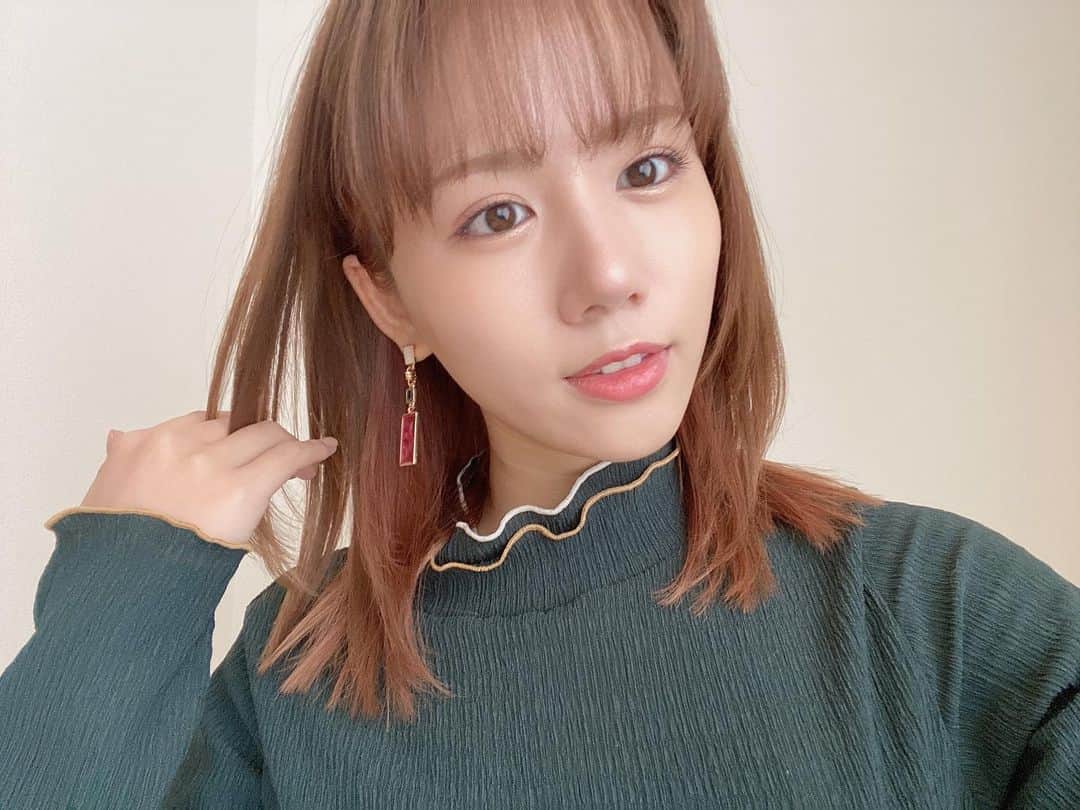 原望奈美のインスタグラム：「#haircolorchange ✨ ⁣ ⁣ ⁣髪色また少し変えました💗 インナーに軽く桜色という名のピンク！ ⁣ ⁣ ⁣これから色落ちした後の インナーカラーの変化を楽しみにしてるんだ〜🌸 ⁣ ⁣ ⁣ #ヘアカラー #インナーカラー #ナチュラルインナーカラー #ヘアメイク #makeup #haircolor #hairstyle #헤어스타일 #메이크업스타그램」