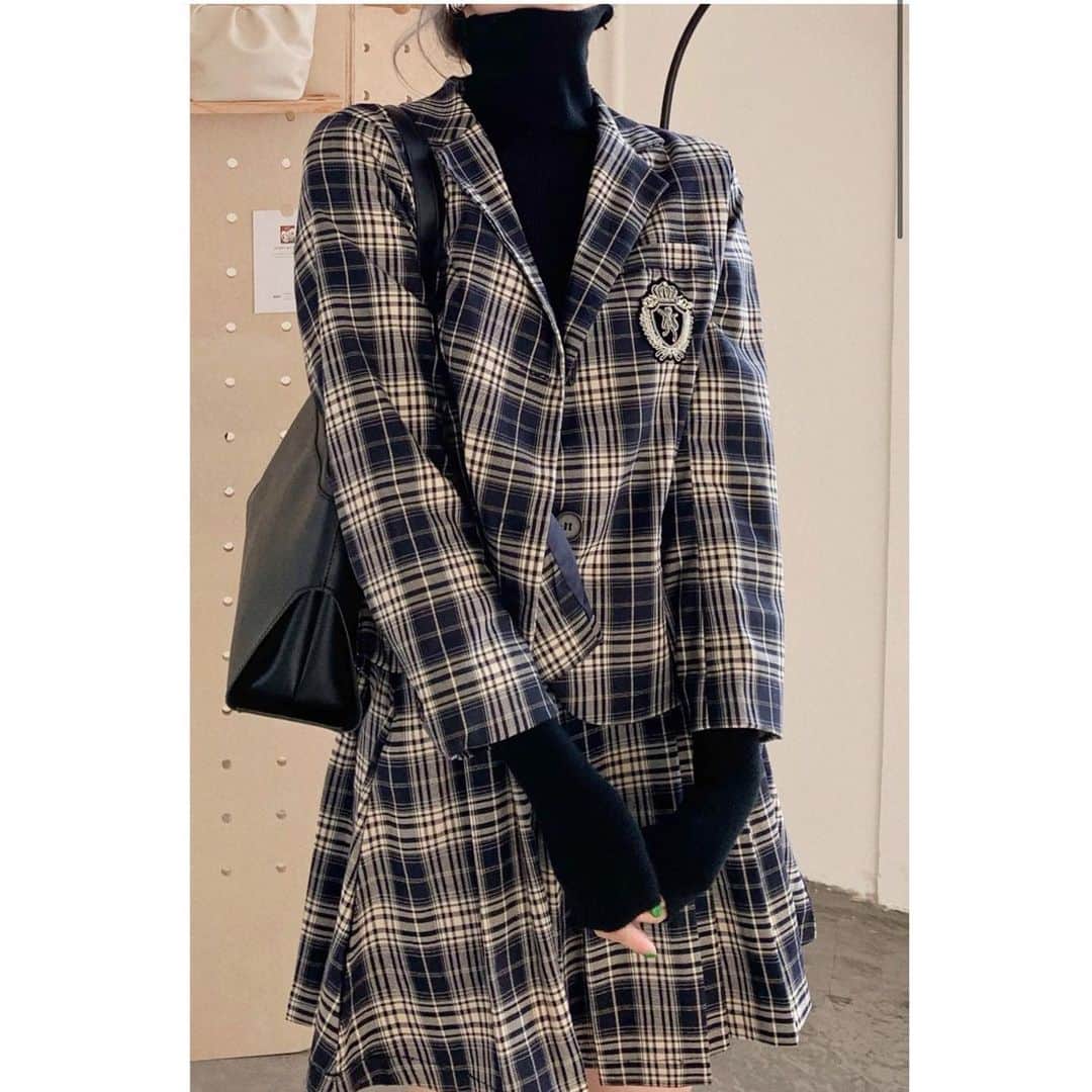 米田紗英さんのインスタグラム写真 - (米田紗英Instagram)「\チェックでビンテージ風🤍/﻿ ﻿ 今回は海外ビンテージ風チェックアイテムを紹介！﻿ ﻿ ✅海外ビンテージ風なおしゃれアイテム🎶﻿ チェック柄で海外ビンテージ風なおしゃれコーデを完成させて﻿ ﻿ みんなも挑戦してみてね💫﻿ ﻿ ﻿ ﻿ #ドリーピータウン #Dleepytown  #ストリート系女子 #ストリートコーデ #ストリートスタイル #韓国ファッション #服好きな人と繋がりたい #カジュアルファッション #カジュアルコーデ #おしゃれさんと繋がりたい #最旬トレンド #トレンド発信 #トレンド部  #スポーツミックス #ファッション　#今日のコーデ　#デートコーデ　#韓国コーデ　#トレンドコーデ　#学生コーデ　#プチプラコーデ　#プチプラ　#冬コーデ　#海外ビンテージ　#チェック柄コーデ #チェックアイテム #チェックアイテムがほしい」2月18日 17時36分 - dleepytown_official