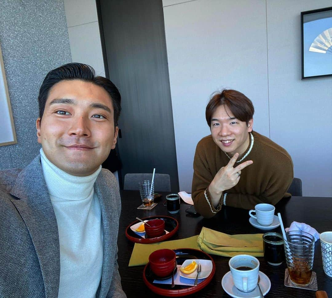 チェ・シウォン（SUPER JUNIOR）さんのインスタグラム写真 - (チェ・シウォン（SUPER JUNIOR）Instagram)「이제는 세계적인 DJ인 내 친구 Raiden. 어느덧 10년이구만. Now a world famous DJ Raiden. It's been 10 years since we've been friends. @dj_raiden_」2月18日 17時39分 - siwonchoi