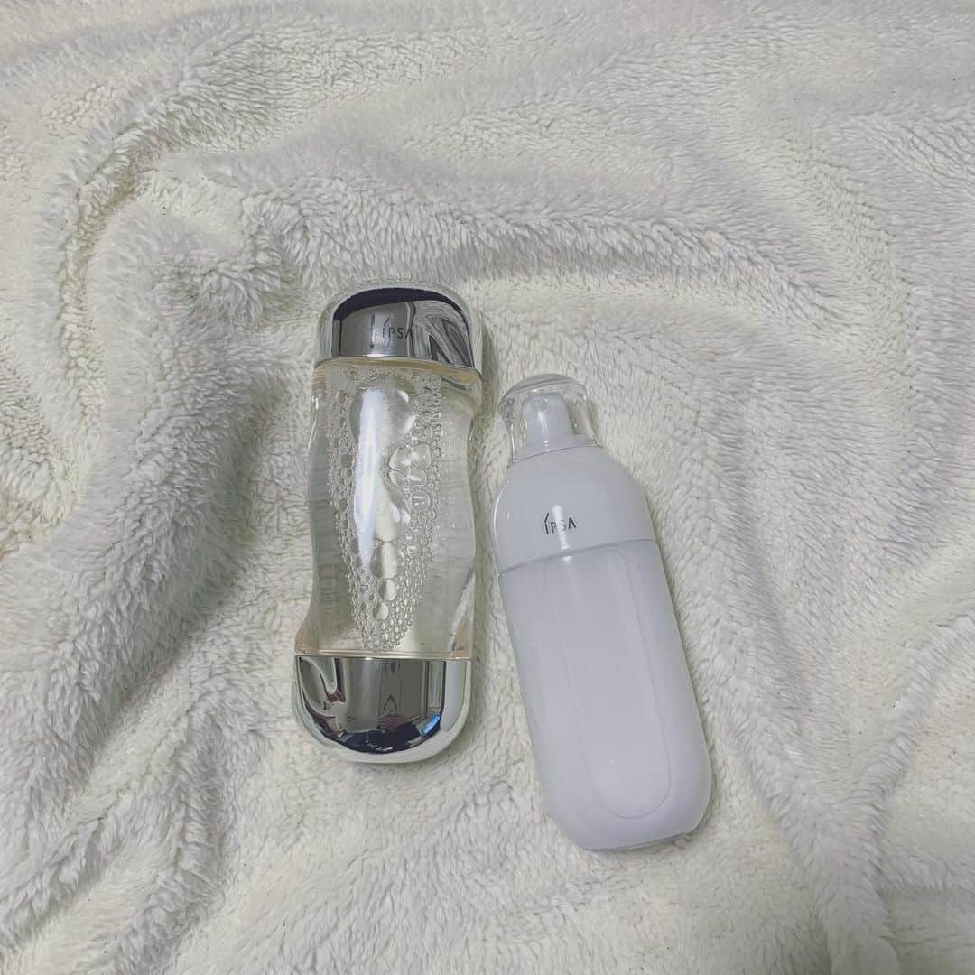 鈴木えりかのインスタグラム：「使うの楽しみ嬉しい🥺❕ 銀の部分に反射して自分写ってるのジワ。」