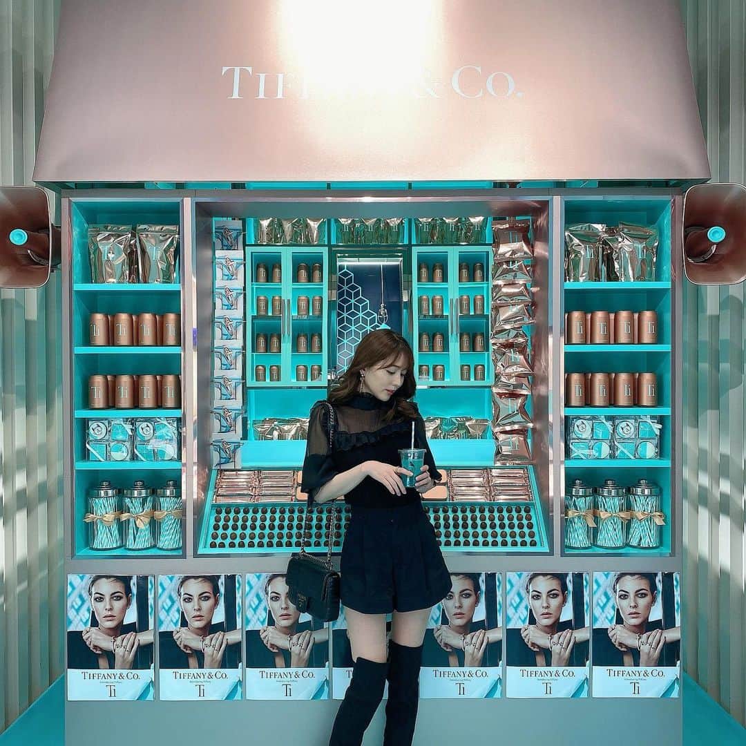 堀尾実咲のインスタグラム：「@tiffanyandco 💙🤍  #tiffanyandco #tiffany #tiffanycatstreet #tiffanycafe #cafe #cafestagram #ティファニー #ティファニーカフェ #カフェ #カフェ巡り #カフェスタグラム #カフェ部」