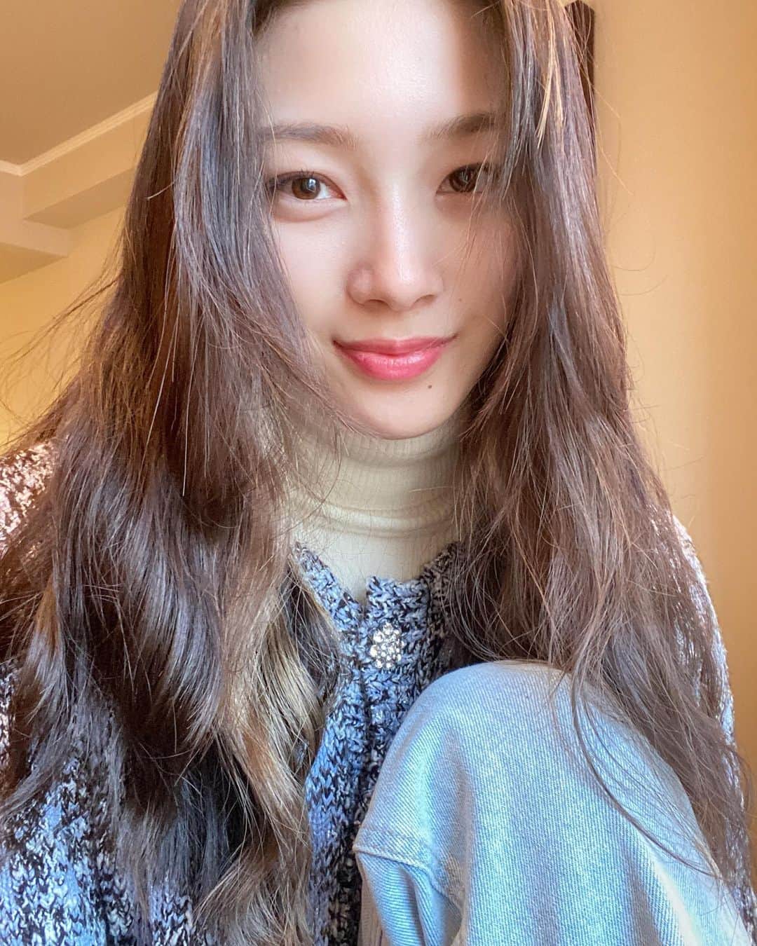 江田友莉亜のインスタグラム：「盛れた写真評判良いから こっちにも載せとこー😇🤍  👖 @stylenanda_japan」