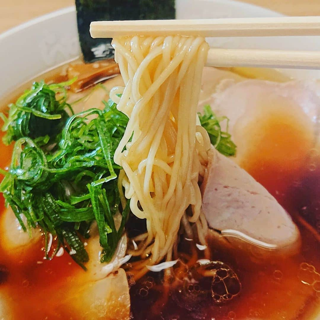 彦摩呂さんのインスタグラム写真 - (彦摩呂Instagram)「気温が下がると 欲します‼️🎵🎵🎵 ラーメン🍜🍥 たまらんね👋😃✨ シンプルな醤油ラーメン 暖まるわ～～～‼️  #彦摩呂#ラーメン#暖かグルメ醤油ラーメン」2月18日 18時08分 - hikomaro_honmono