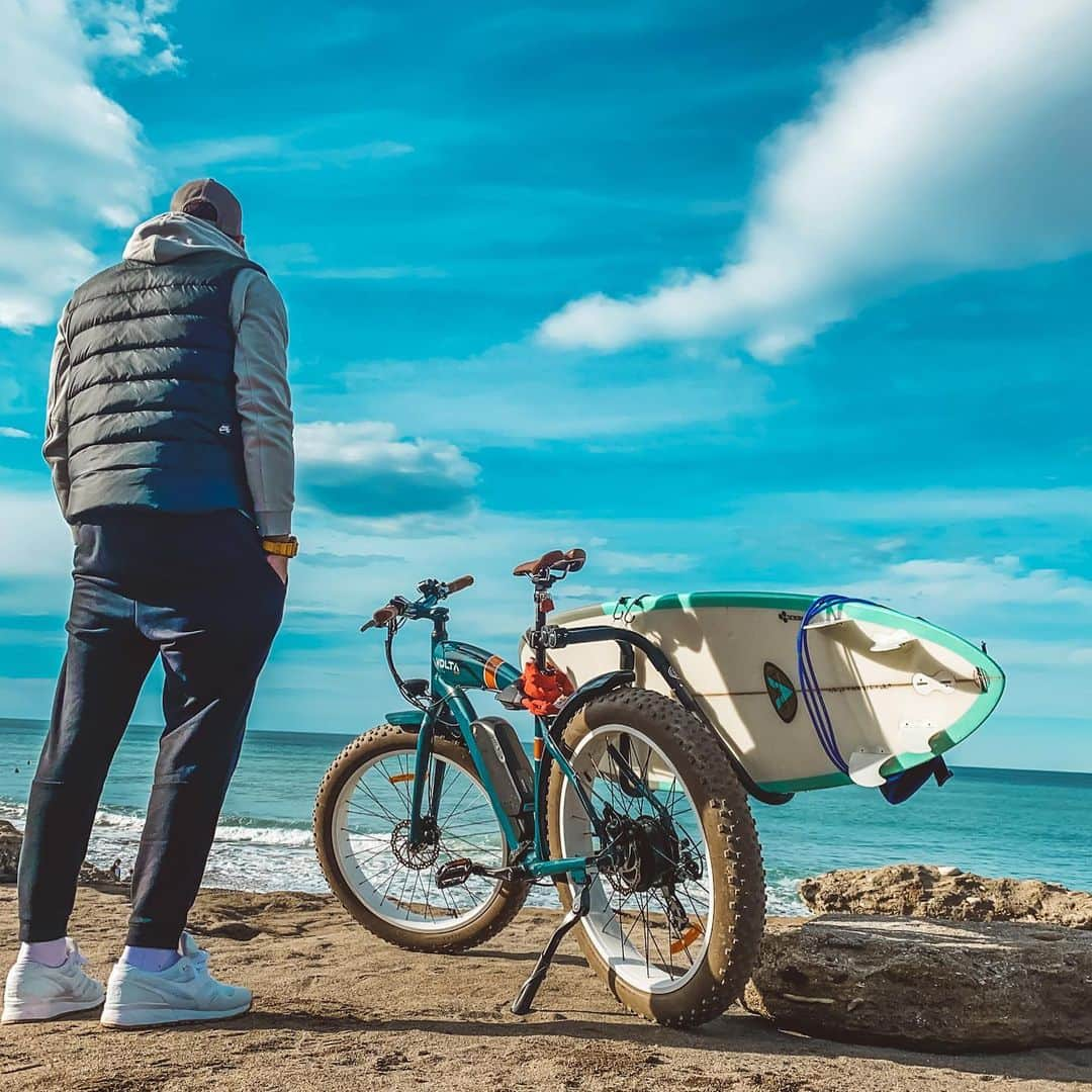 ゴルカ・イライソス・モレノのインスタグラム：「El amor, ese sentimiento que da alas y fuerza para salir hacia adelante. Amor a personas, lugares, momentos... donde sentir esa ilusión y sentirte en paz contigo mismo. Después de un tiempo vagando por las sombras, de reflexiones duras, este es el lugar y el momento donde me volví a reencontrar.  #momentosunicos #beach #playa #milugarfavorito #surfing #surf」