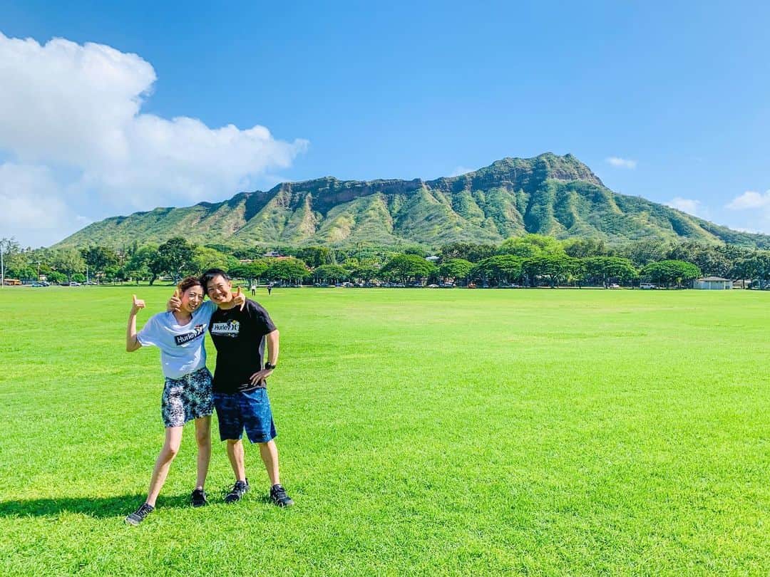kawaiihawaiitourのインスタグラム：「ハワイのカピオラニ公園にあるダイアモンドヘッドの絶景の場所です！インスタ映えスポットです！カワイイ・ハワイ・ツアーでは、お客様が行きたいところを自由に選んでもらって好きなようにツアーが回れます‼️ 本日は、ハワイは、29人のコロナの感染者が出ました。また、ハワイの経済は、パンデミック依頼、停滞の兆候を示しているようです！詳しくは、ストーリーに上げたので見てください〜！ --------------------------------------------------------- ❤️Kawaii Hawai'i Tour / カワイイ・ハワイ・ツアー ❤️✨🌈プラン🌈✨ (ハワイ州政府公認会社 PUC 497-C) ✔︎日本人経営 日本人ガイド付きツアーなので安心️🏝✨😎👍🏽 ✔︎あなただけのオリジナルツアーが作れます ✔︎初ハワイ満喫コース、オススメスケジュールご用意しています‼︎ ✔︎ガイドブック派？それともローカル体験派？ ✔︎なんでもご相談下さい 💁🏽‍♂️💁🏽☀️🏝✨😎👍🏽 ✔︎お写真もたくさんお撮りします🤳 ------------------------------------------------------ お客様の笑顔が私達の笑顔をモットーにツアーをさせてもらっています🚙🚖🚘 --------------------------------------------------------  #ハワイ #hawaii #ハワイ挙式 #アウラニディズニー #コロナ　#ファインダー越しの私の世界 #カカアコ #ハワイ好き #ラニカイビーチ #天国の海 #ハワイ行きたい #ハワイツアー #オアフ島　#ホノルル #ハワイチャーターツアー  #ハワイ旅行  #diamondhead  #ハレイワ 　#フォトジェニック #ハワイ好きな人と繋がりたい #ハワイコロナ　#インスタ映え　  #ハワイ観光 #カイルア  #ダイアモンドヘッド #ハワイ留学　  #オアフ島 #kapiolanipark #この木なんの木 　#卒業旅行 #ワイキキ　#ハワイ旅行」